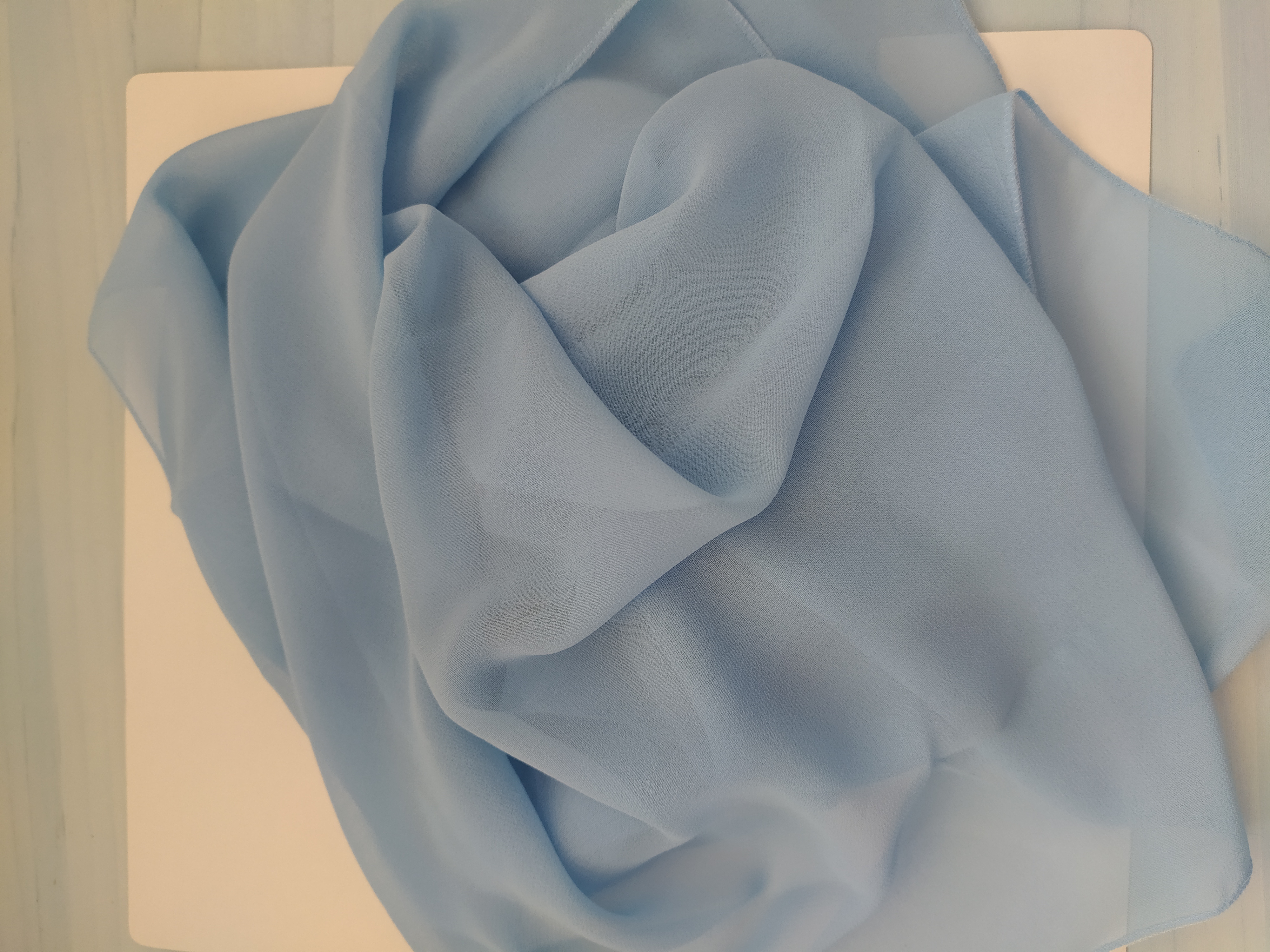 Šálka dámská 145 x 30 cm světle modrá