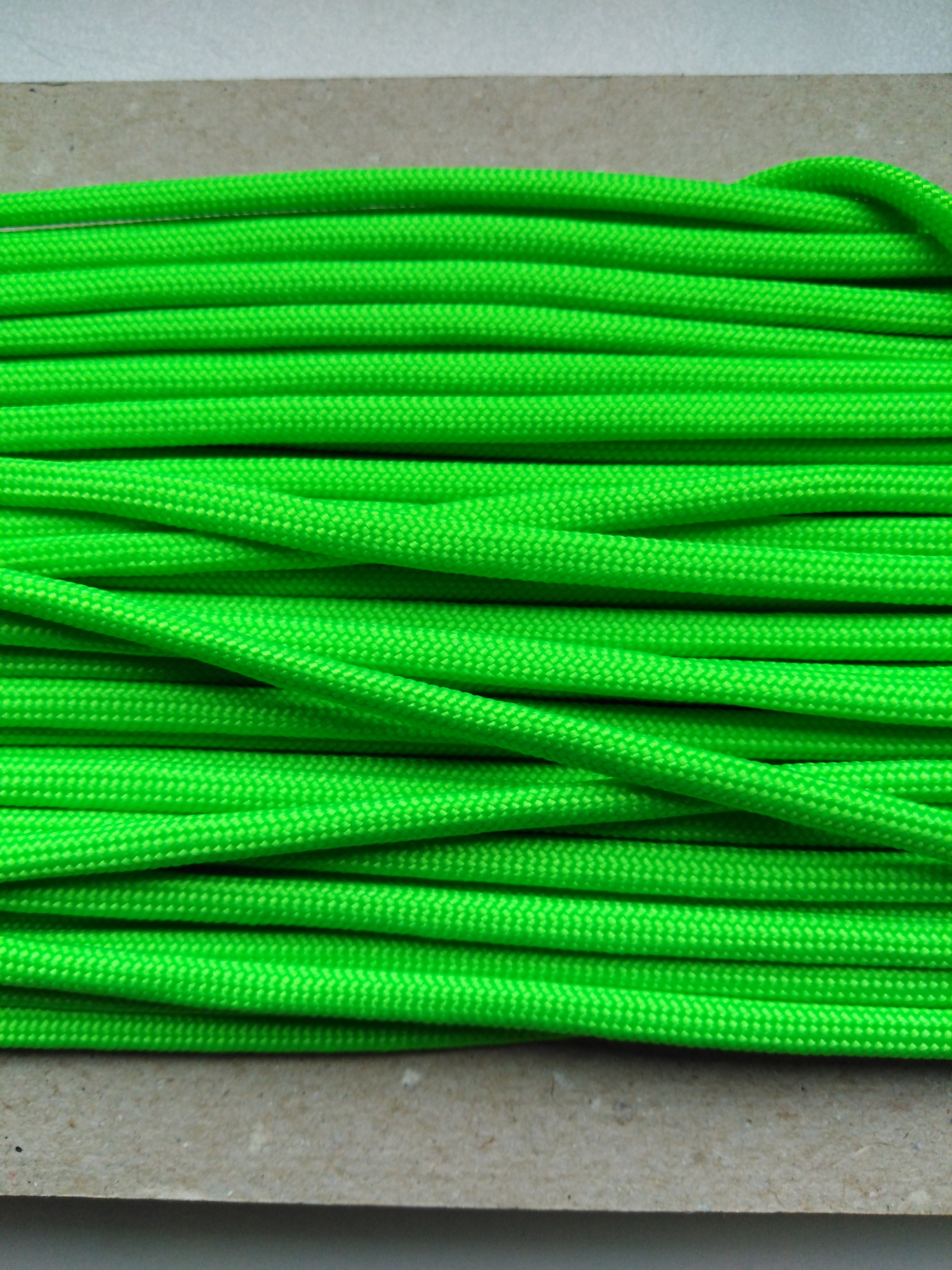 Šňůra Paracord 4-5 mm reflexní zeleň