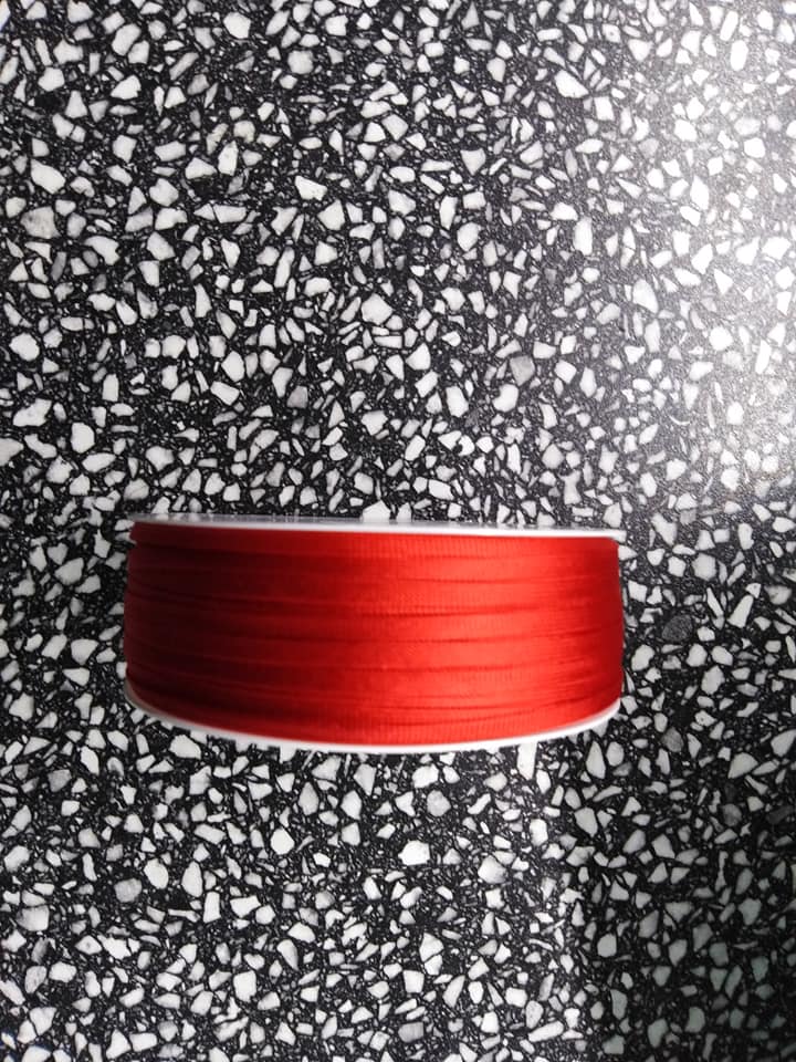 Dutinka šňůra 4 mm červená