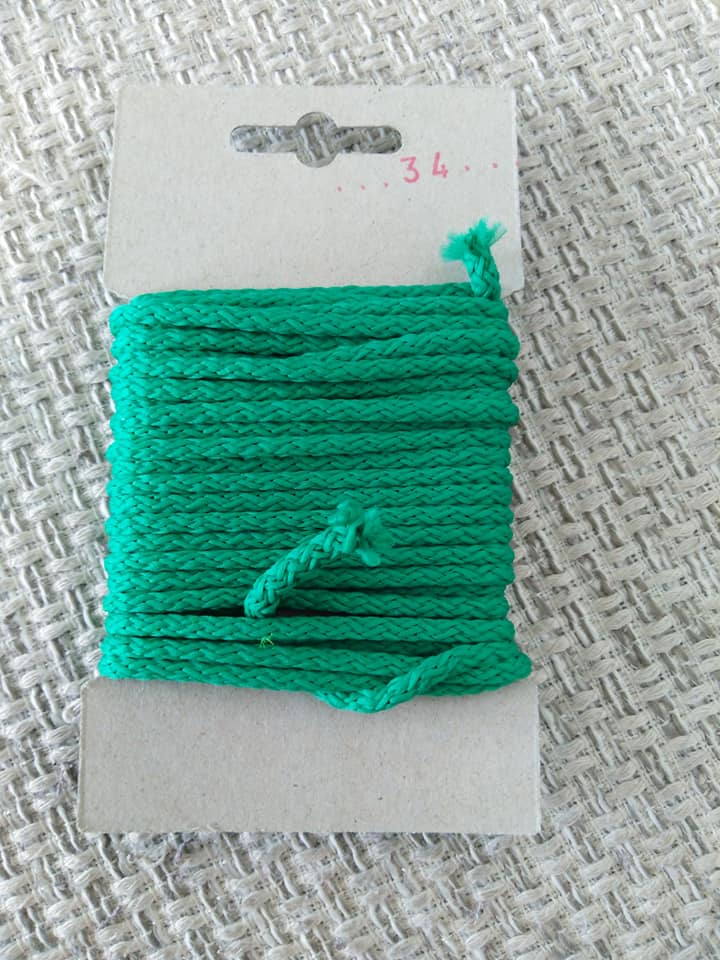 Šňůra oděvní polyesterová 4 mm karta 5 m trávová zelená