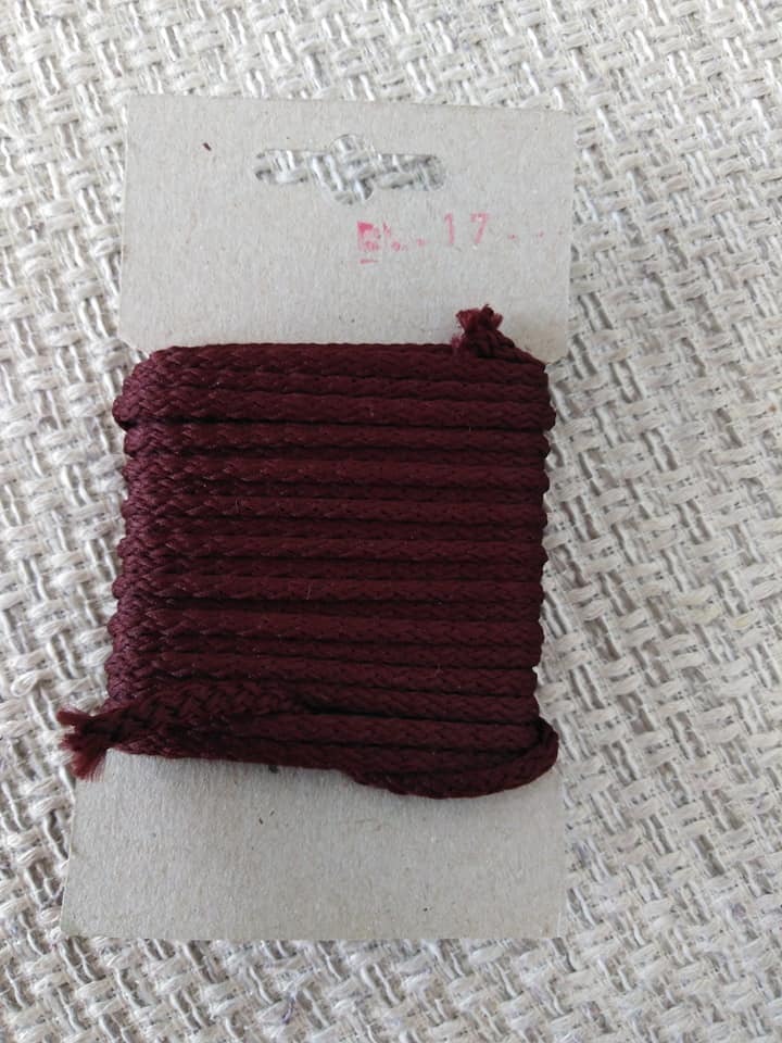 Šňůra oděvní polyesterová 4 mm karta 5 m tmavá šeříková