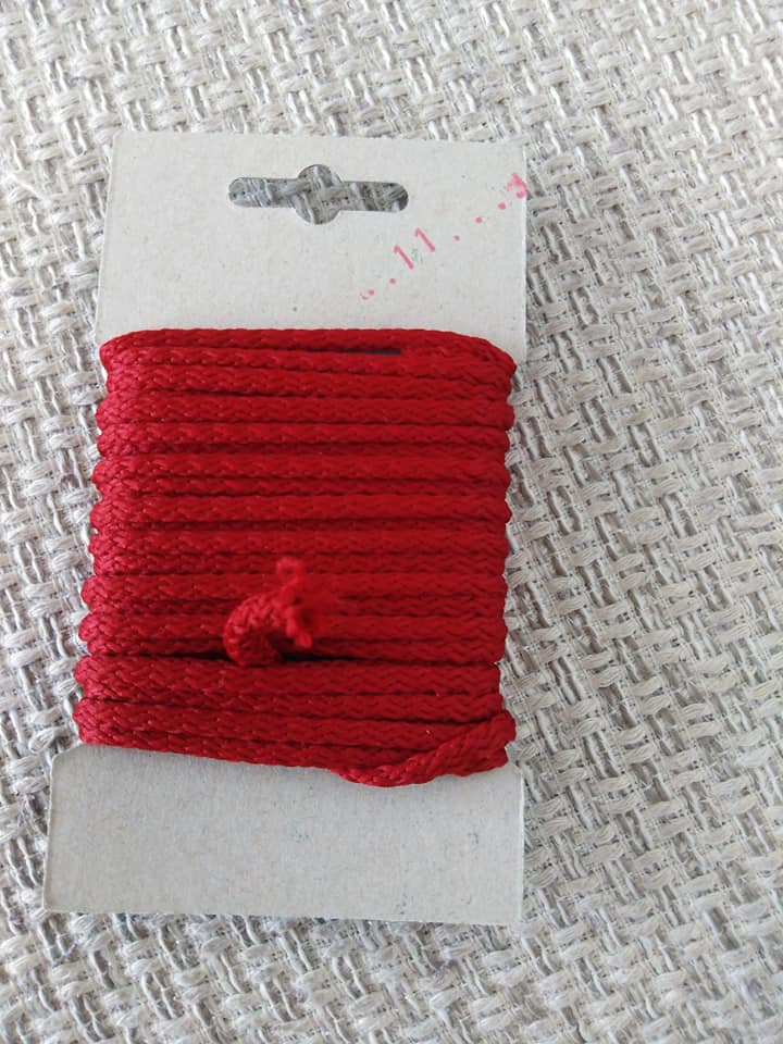 Šňůra oděvní polyesterová 4 mm karta 5 m kardinál.červená