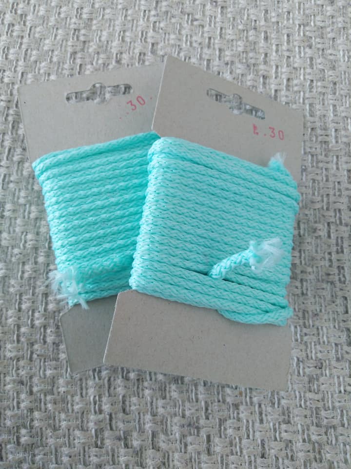 Šňůra oděvní polyesterová 4 mm karta 5 m mátová