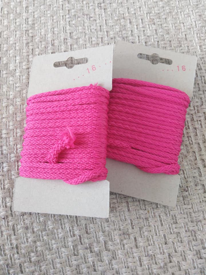 Šňůra oděvní polyesterová 4 mm karta 5 m cyklámen