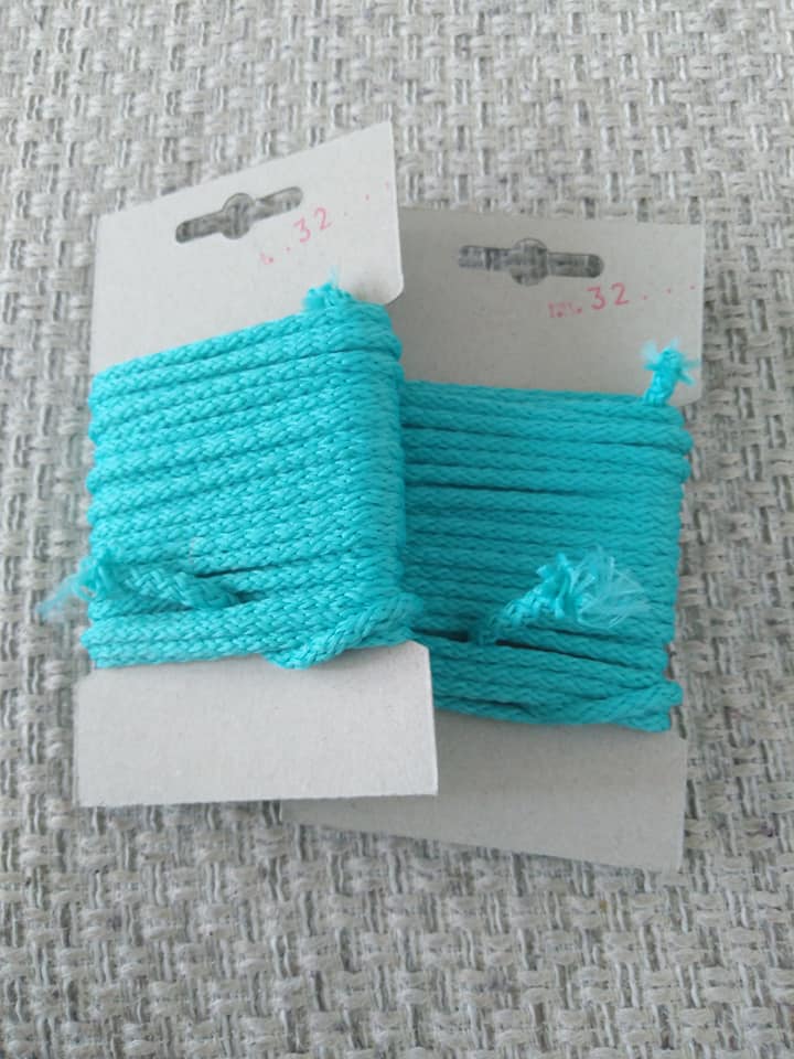 Šňůra oděvní polyesterová 4 mm karta 5 m tyrkys