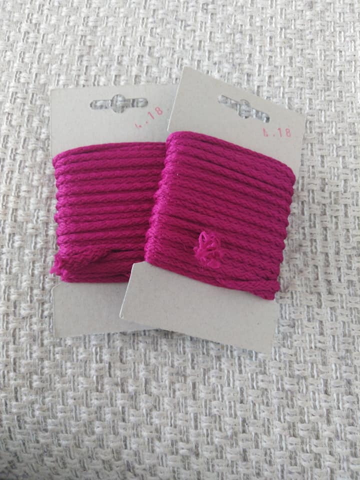 Šňůra oděvní polyesterová 4 mm karta 5 m astra