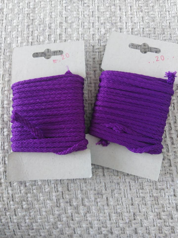 Šňůra oděvní polyesterová 4 mm karta 5 m krokus