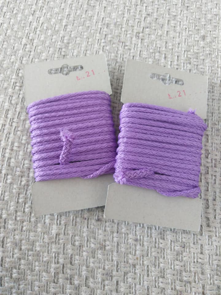 Šňůra oděvní polyesterová 4 mm karta 5 m levandulová