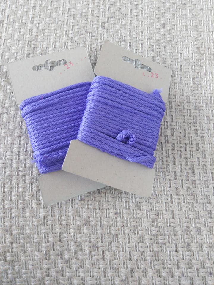 Šňůra oděvní polyesterová 4 mm karta 5 m parmská fialová