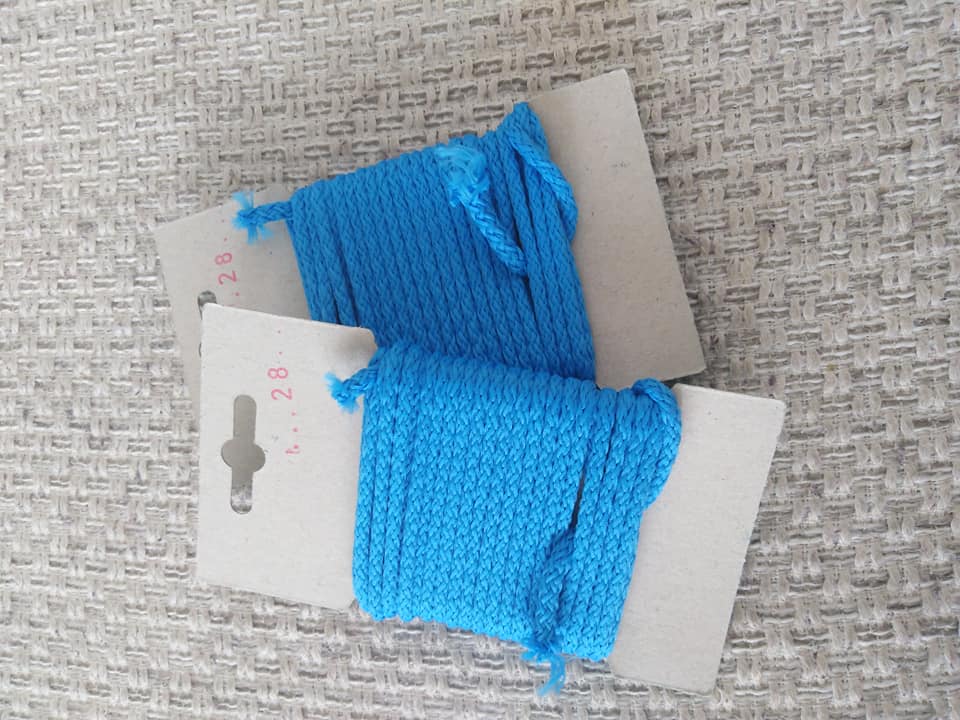 Šňůra oděvní polyesterová 4 mm karta 5 m sojčí modř