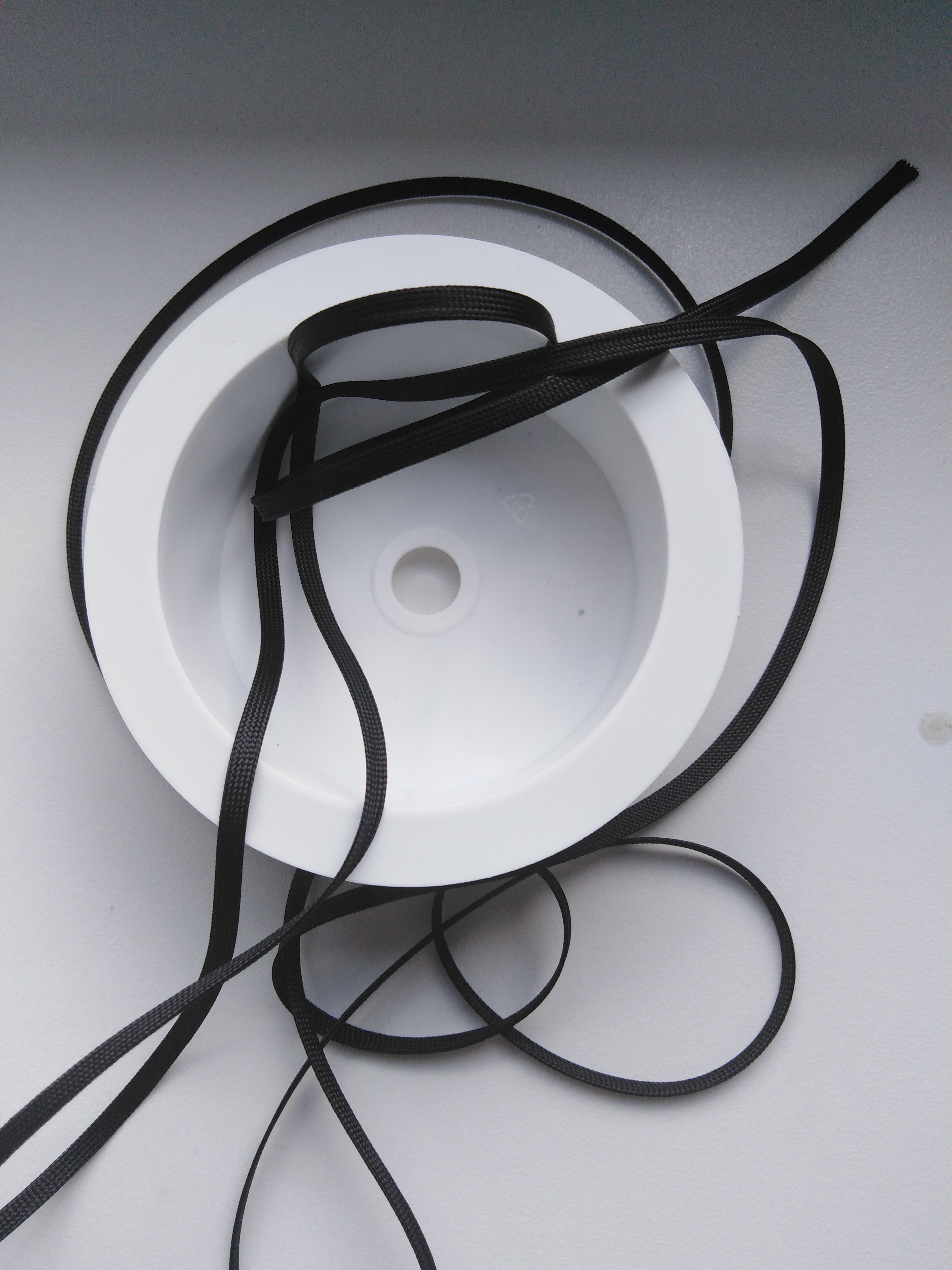 Dutinka šňůra 4 mm černá