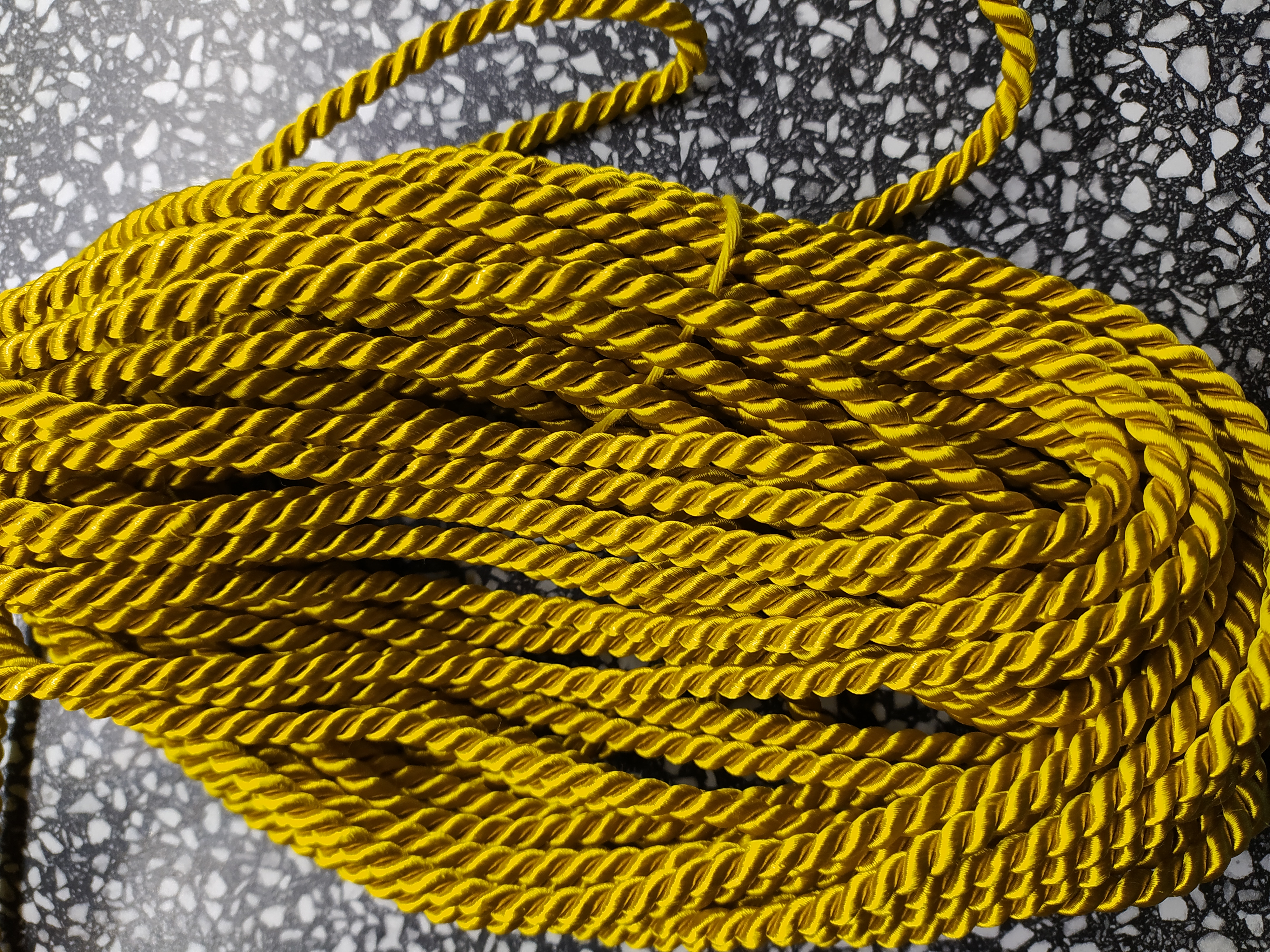 Šňůra kroucená 5 mm zlatá