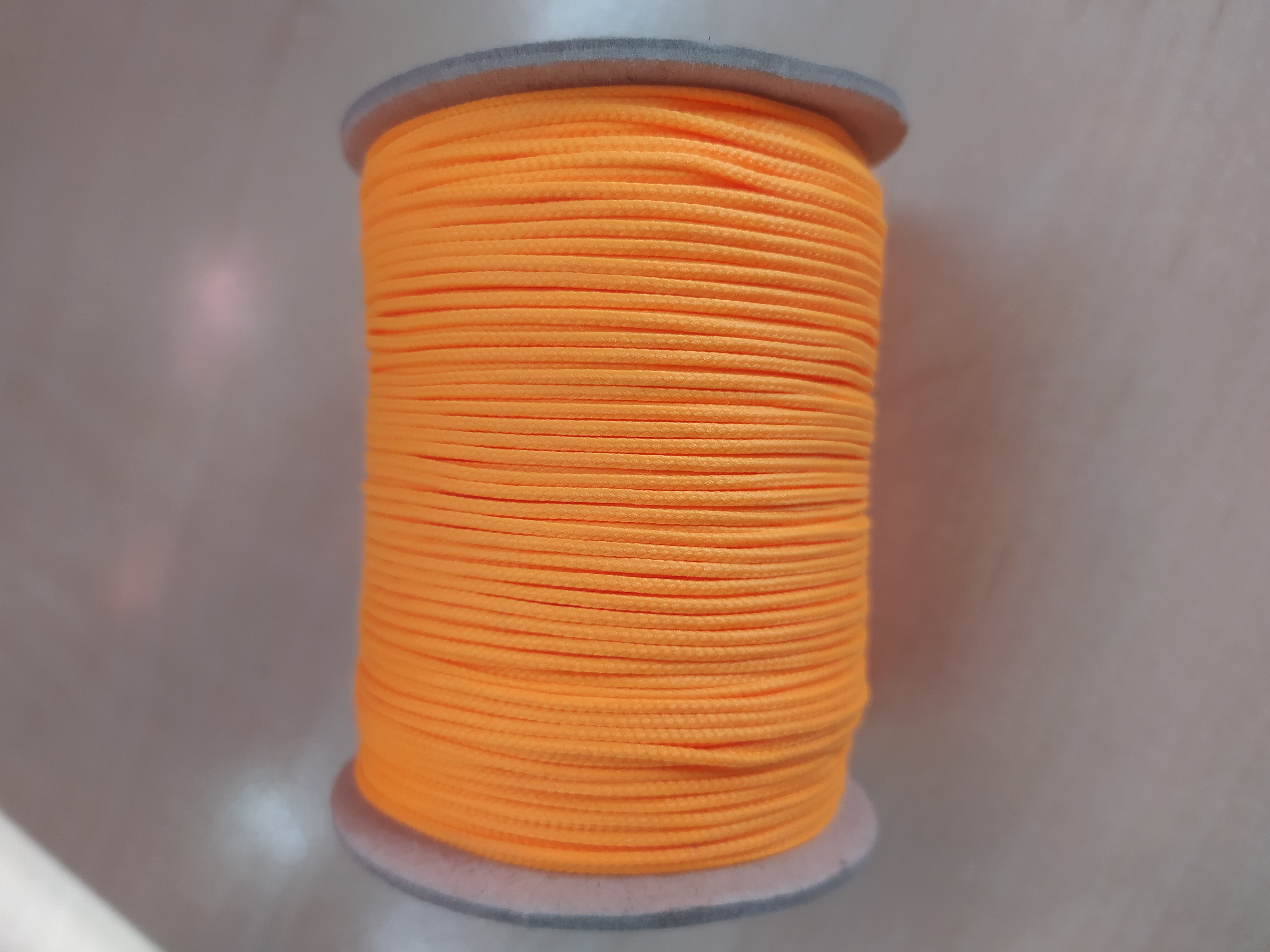 Šňůra bižuterní 1,5 mm microcord pylová žlutá 100 m