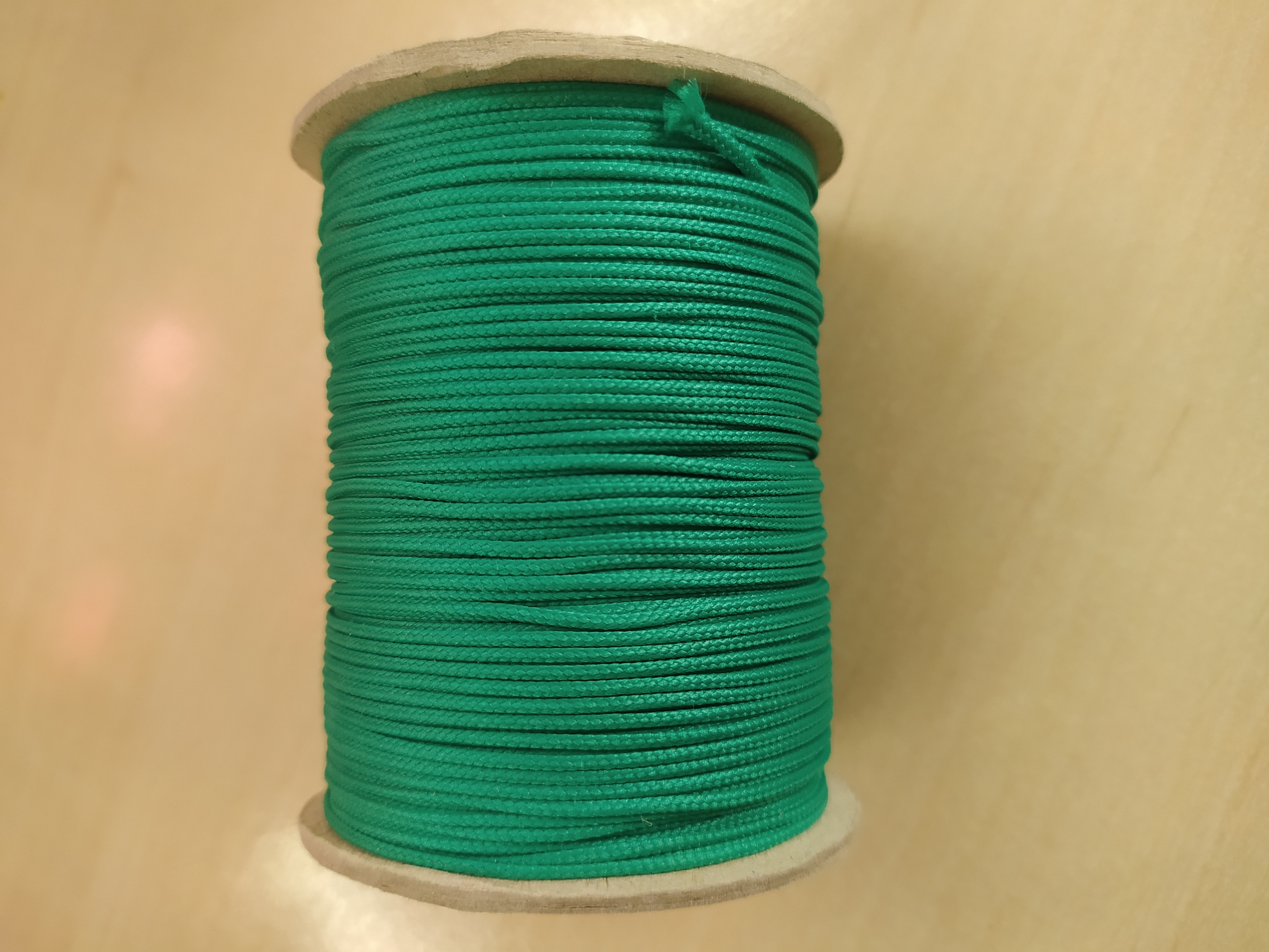 Šňůra bižuterní 1,5 mm microcord trávová zelená 100 m