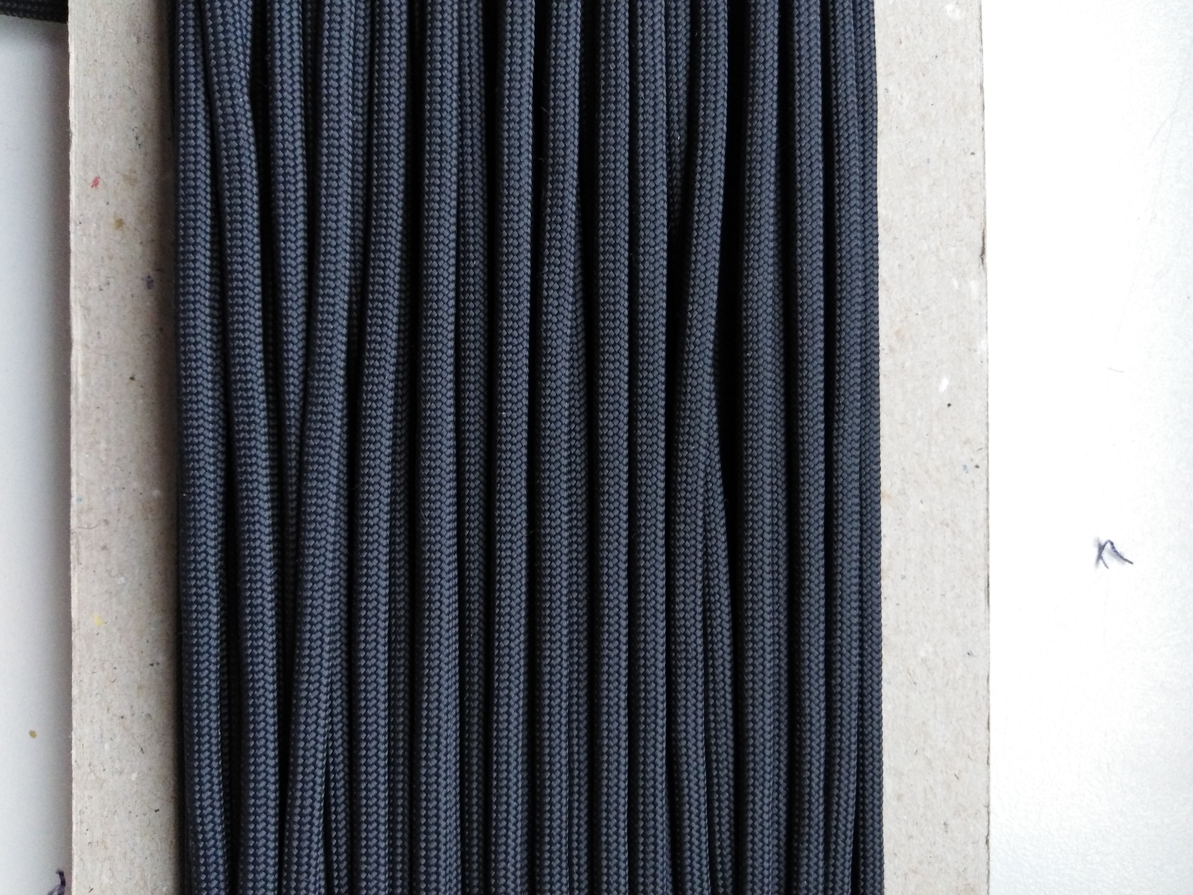 Šňůra Paracord 4-5 mm temně šedá