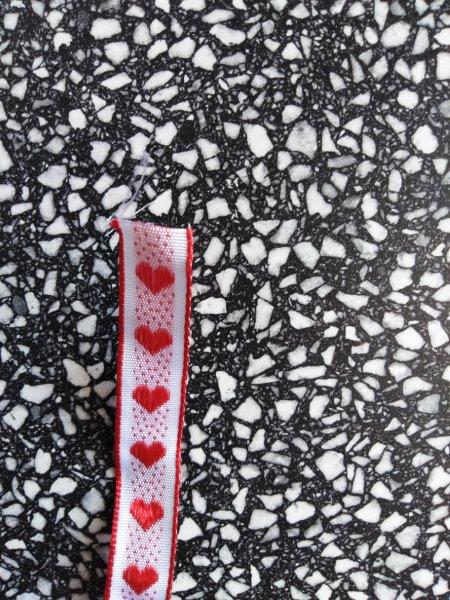 Stuha ozdobná srdíčka 15 mm červeno bílá