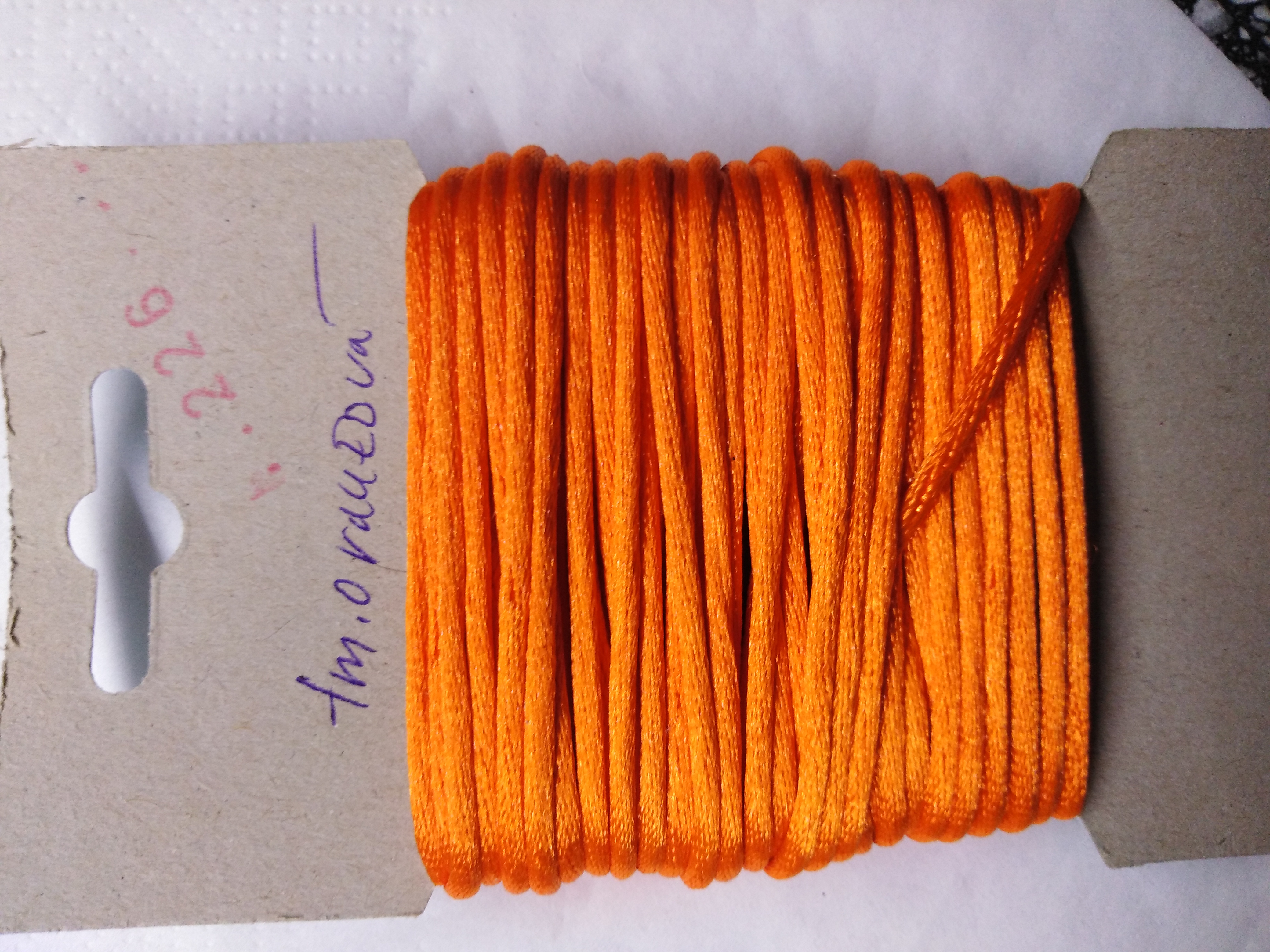 Šňůrka atlasová 2 mm tmavě oranžová