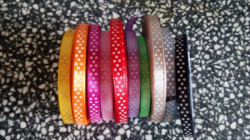 Stuha saténová 6 mm puntík béžová