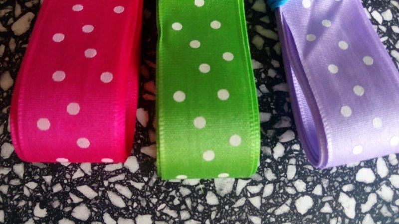 Stuha taftová 25 mm puntík malinová