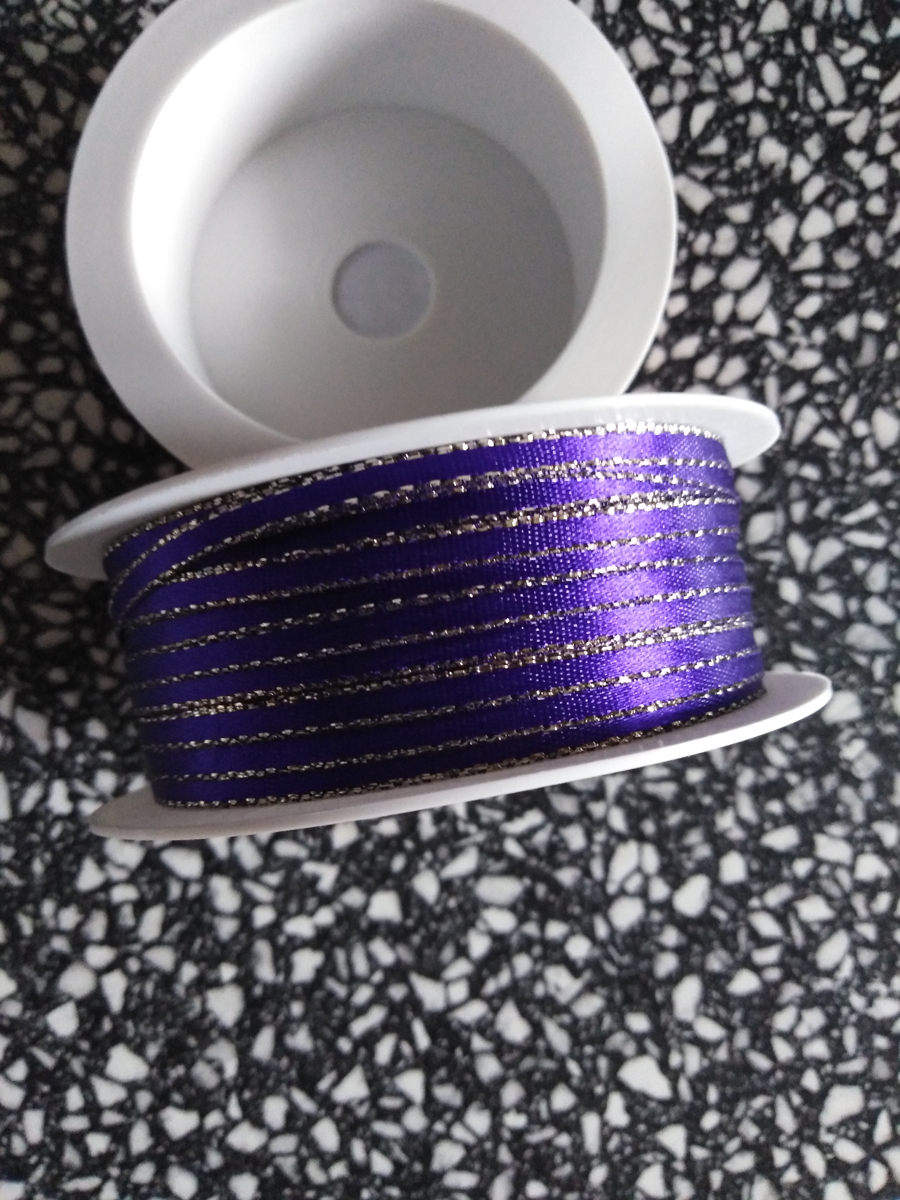 Stuha atlasová 3 mm s rexorem fialovo zlatá