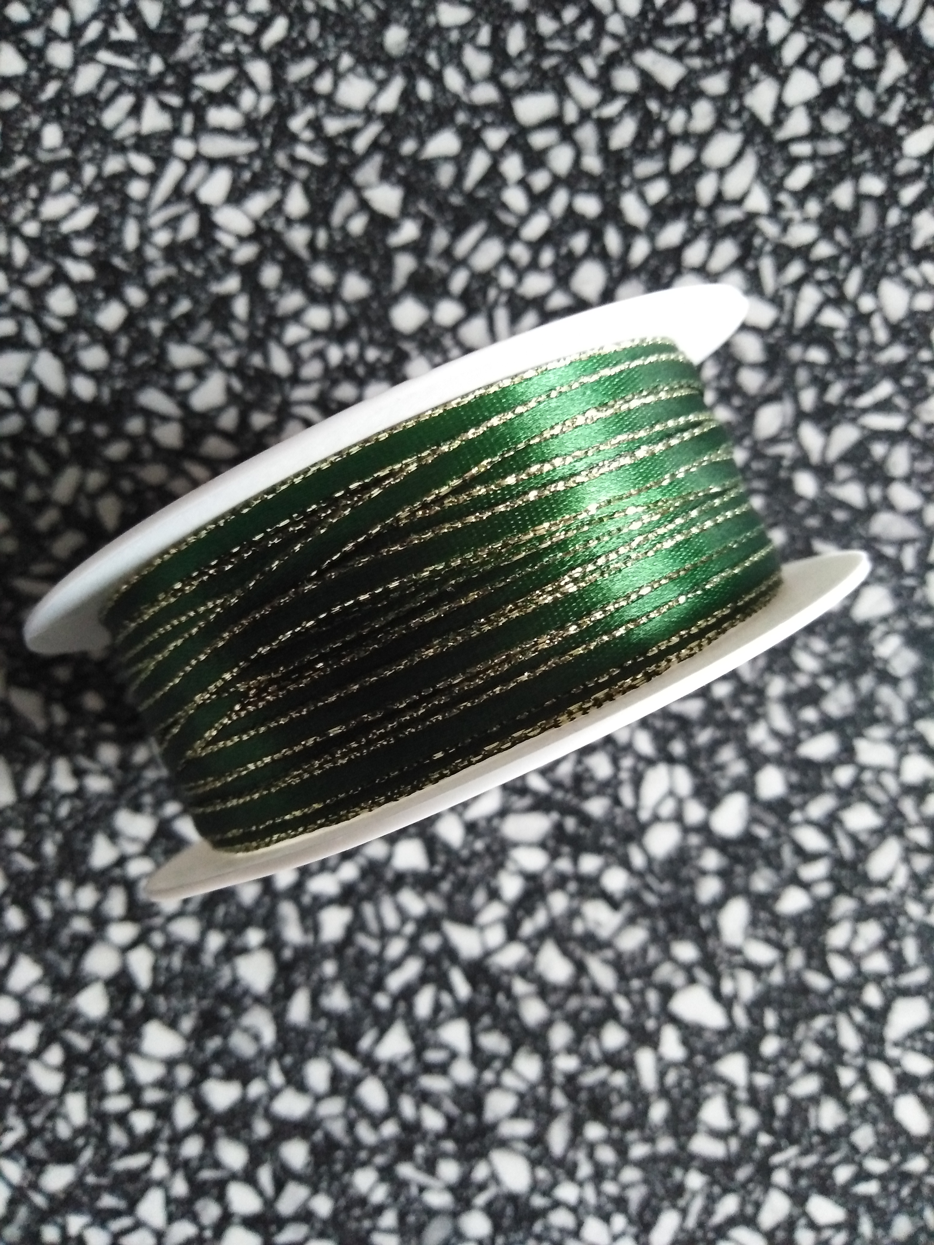 Stuha atlasová 3 mm s rexorem zeleno zlatá