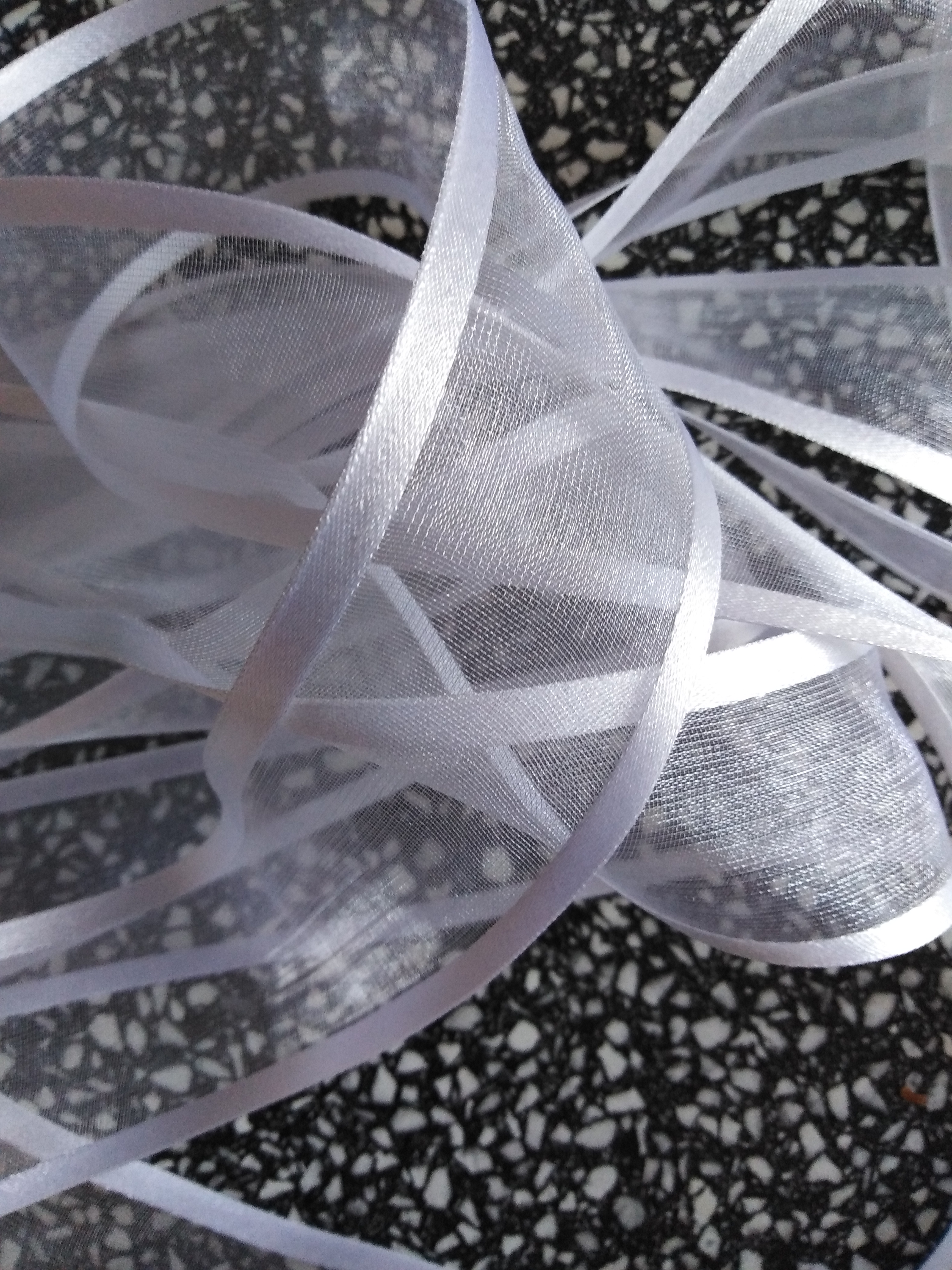 Stuha monofilová s vlascem 40 mm bílá