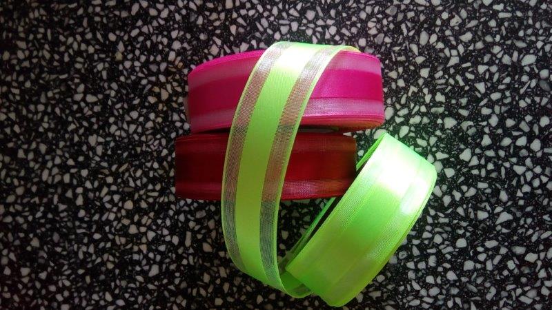 Stuha atlasová s monofilem 25 mm tmavě červená