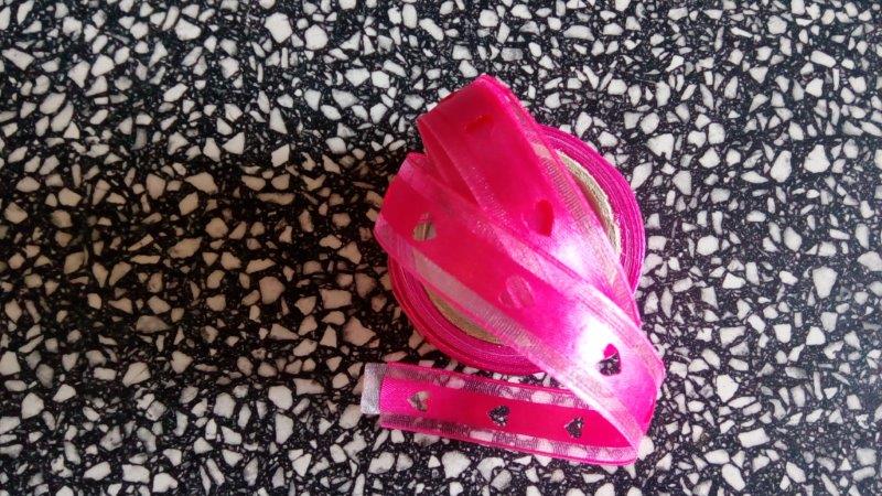 Stuha monofilová s výsekem srdce 15 mm růžová