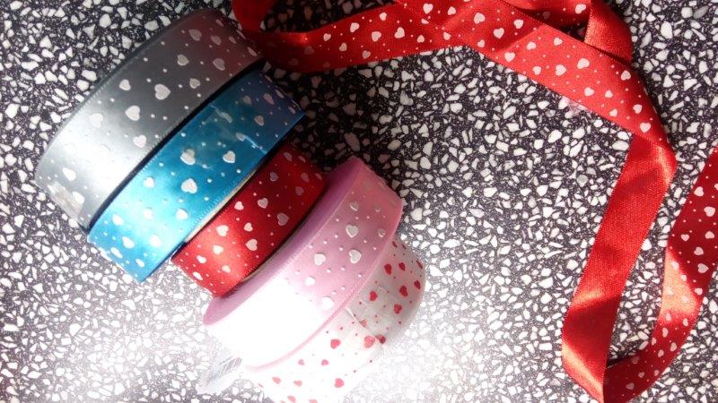 Stuha atlasová srdíčka 24 mm růžovobílá