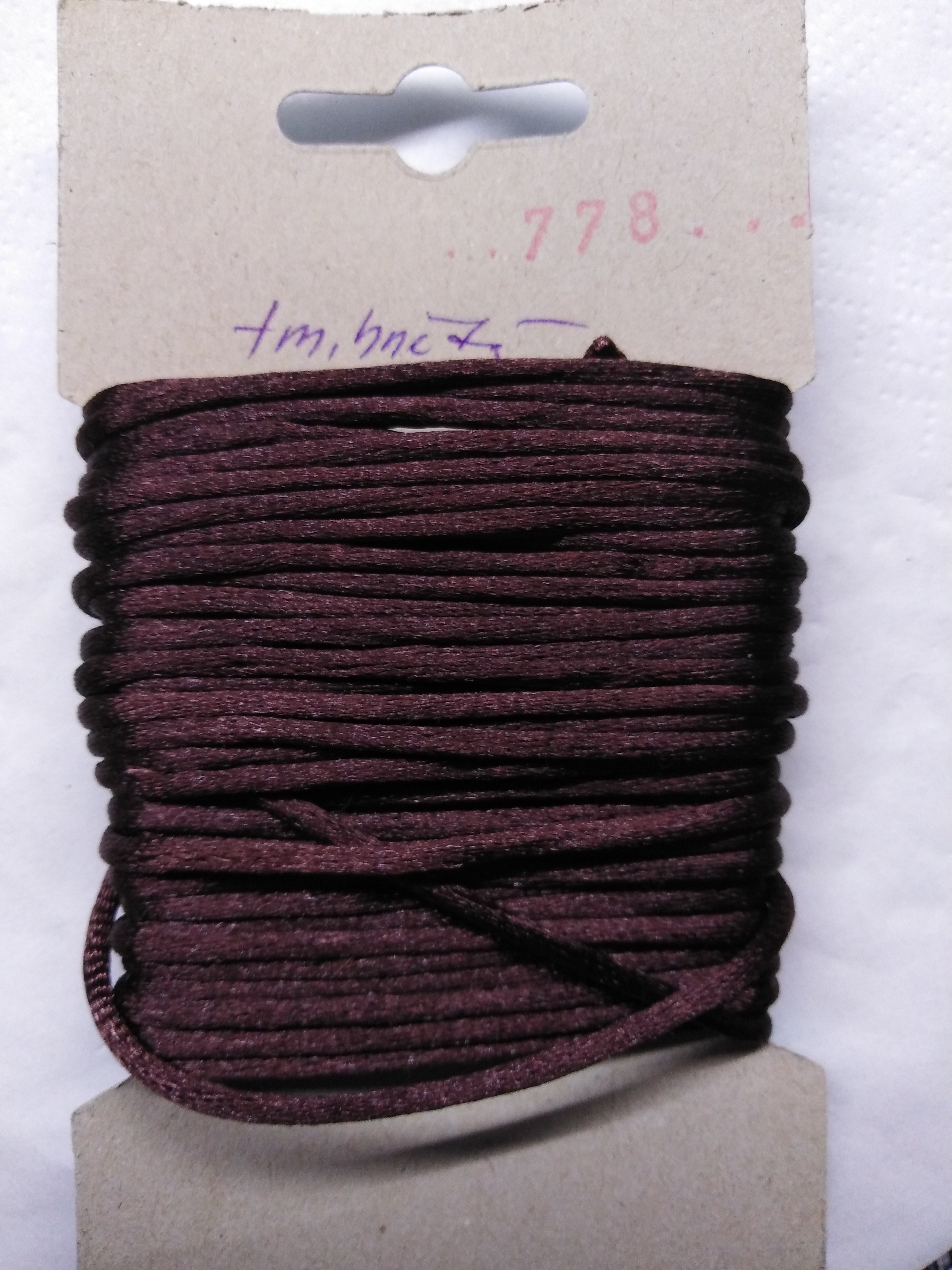 Šňůrka atlasová 2 mm tmavě hnědá