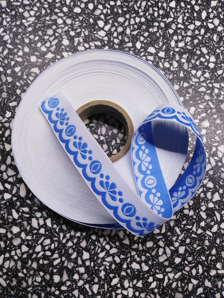 Stuha zoubková 20 mm světle modrá