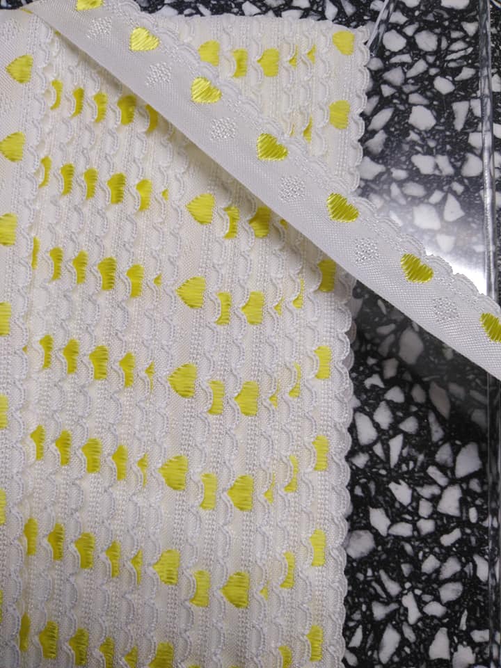 Stuha zoubková 15 mm sytě žlutá