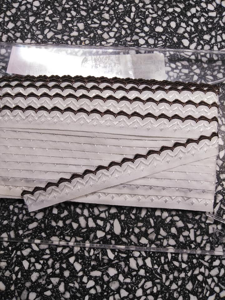 Stuha zoubková 14 mm temně hnědá