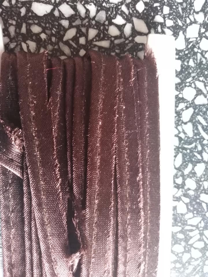 Paspulka saténová 10 mm hnědá