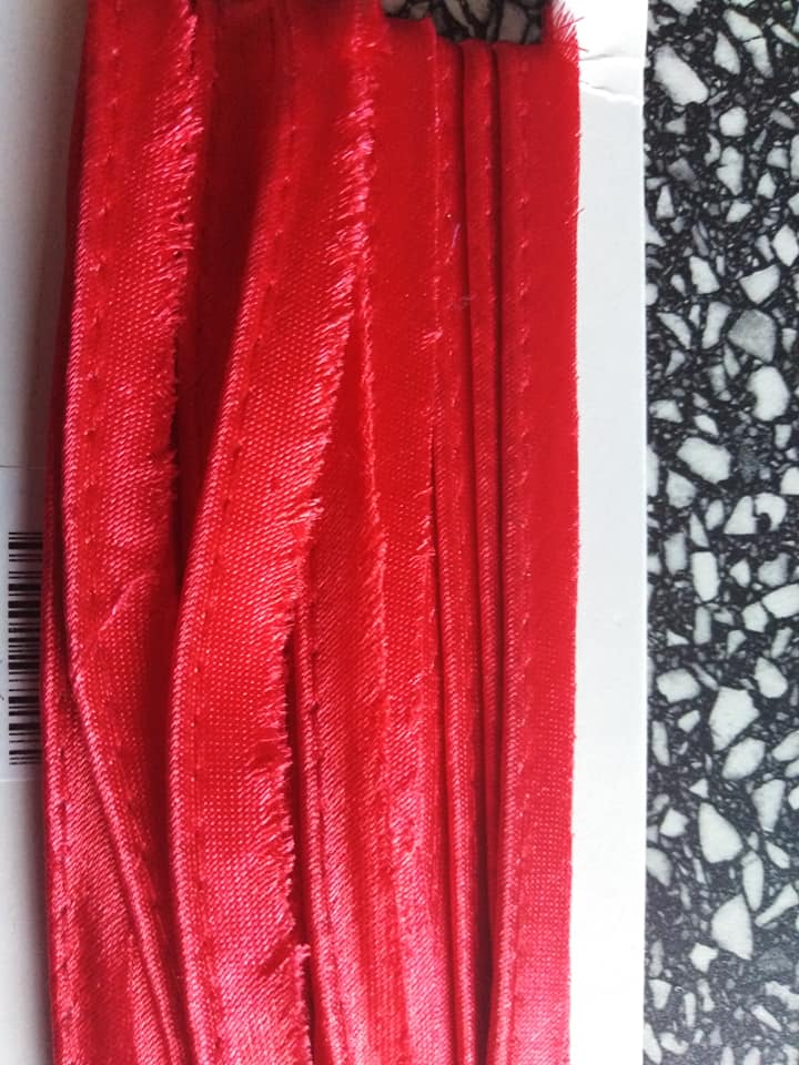 Paspulka saténová 10 mm červená