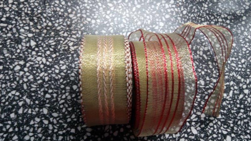 Stuha ozdobná s drátem 40 mm zlatočervená