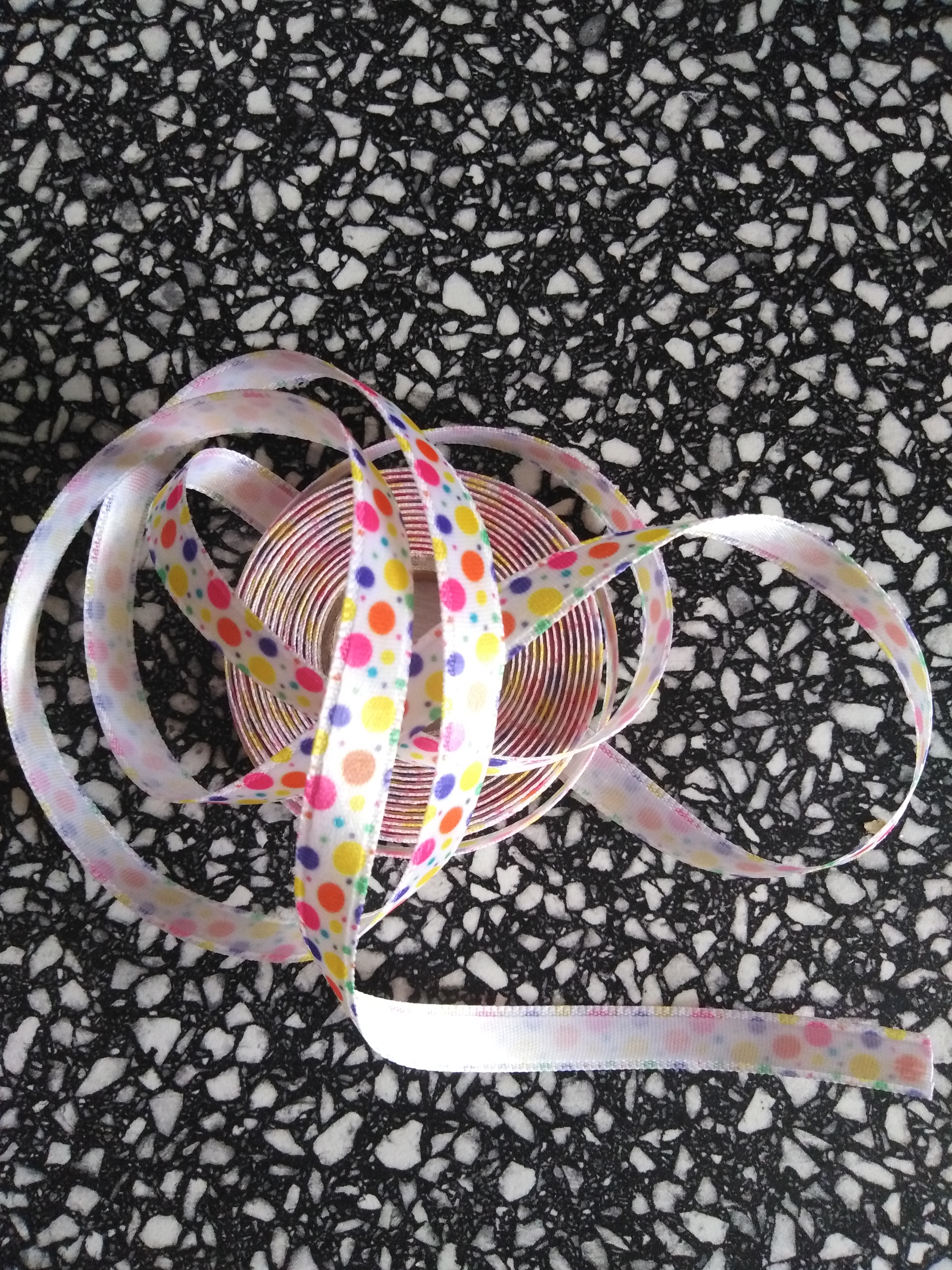 Stuha atlasová s tiskem 10 mm Puntíky