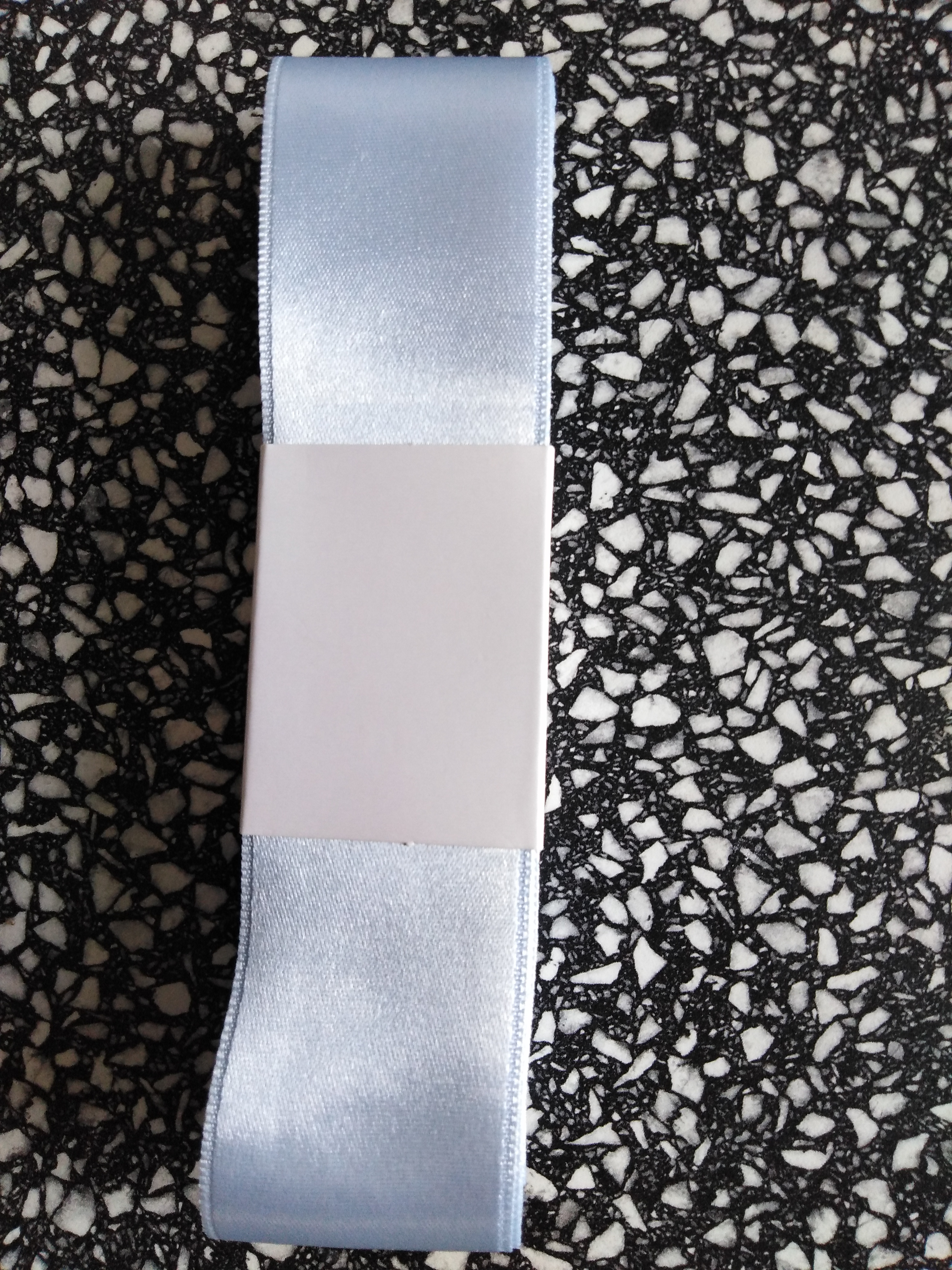 Stuha atlasová oboulící 38 mm bleděmodrá