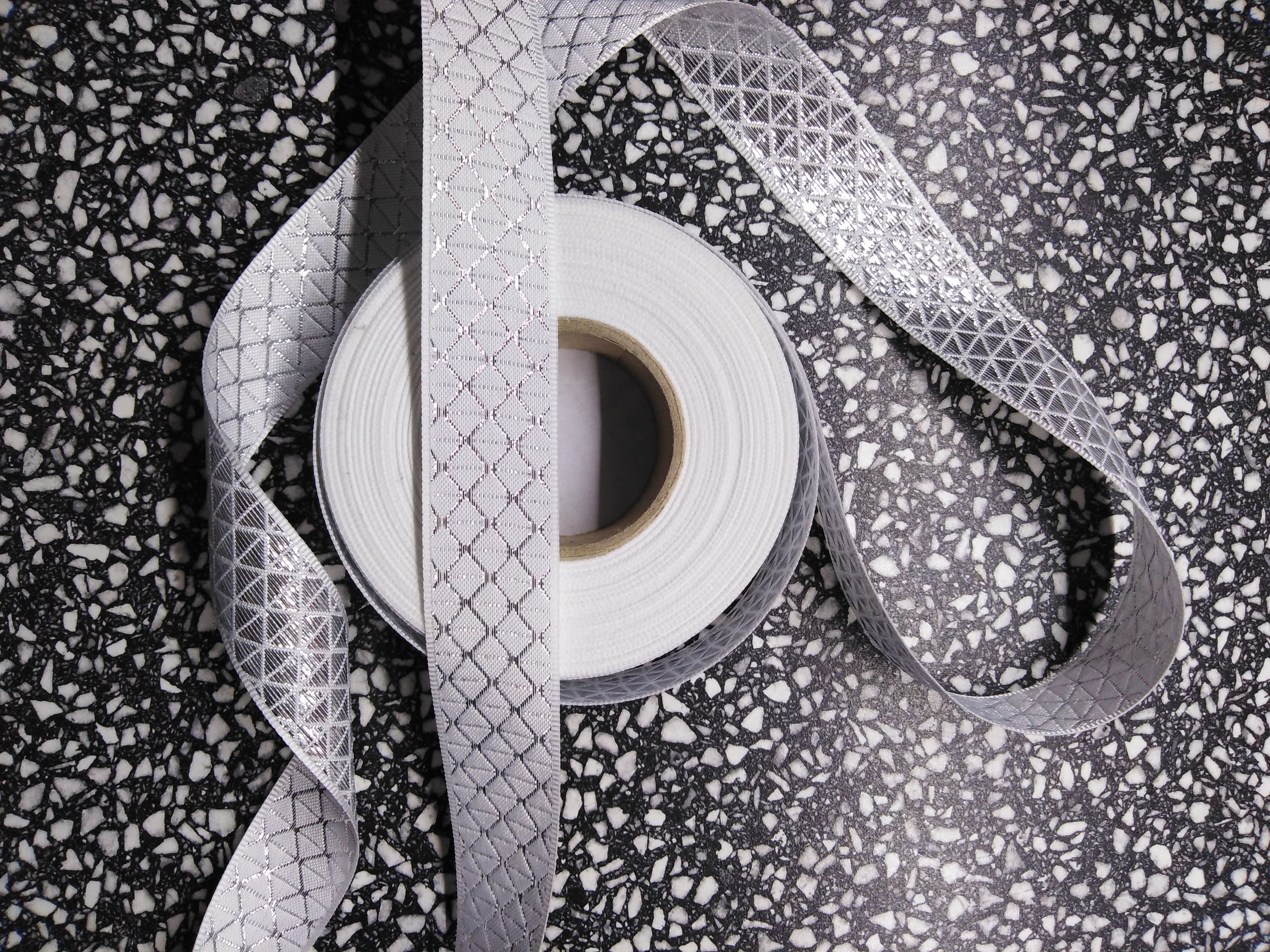 Stuha plátnová s metaloplastem 25 mm bílá