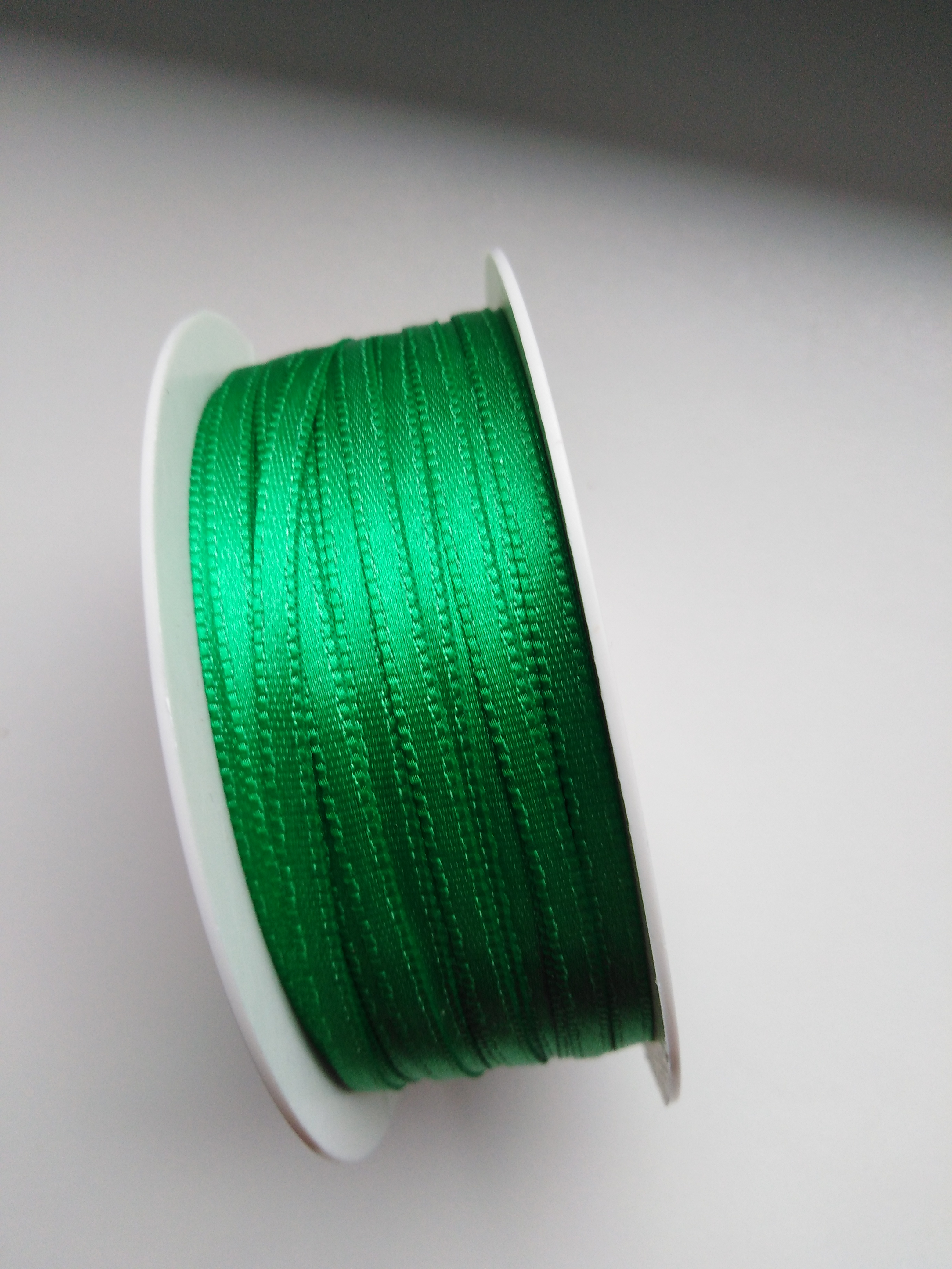 Stuha saténová 3 mm jarní zeleň