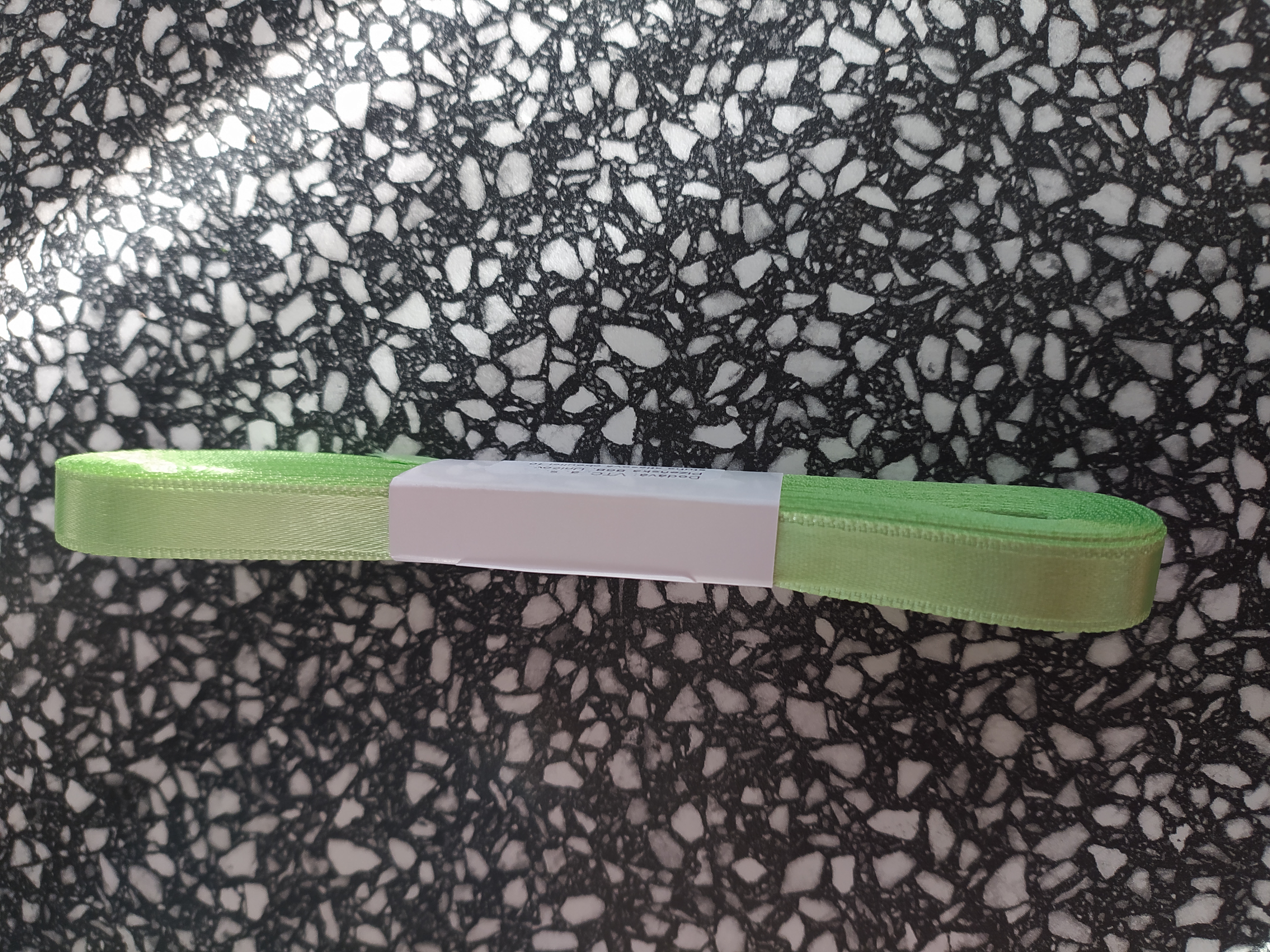 Stuha atlasová oboulící 10 mm světle zelená