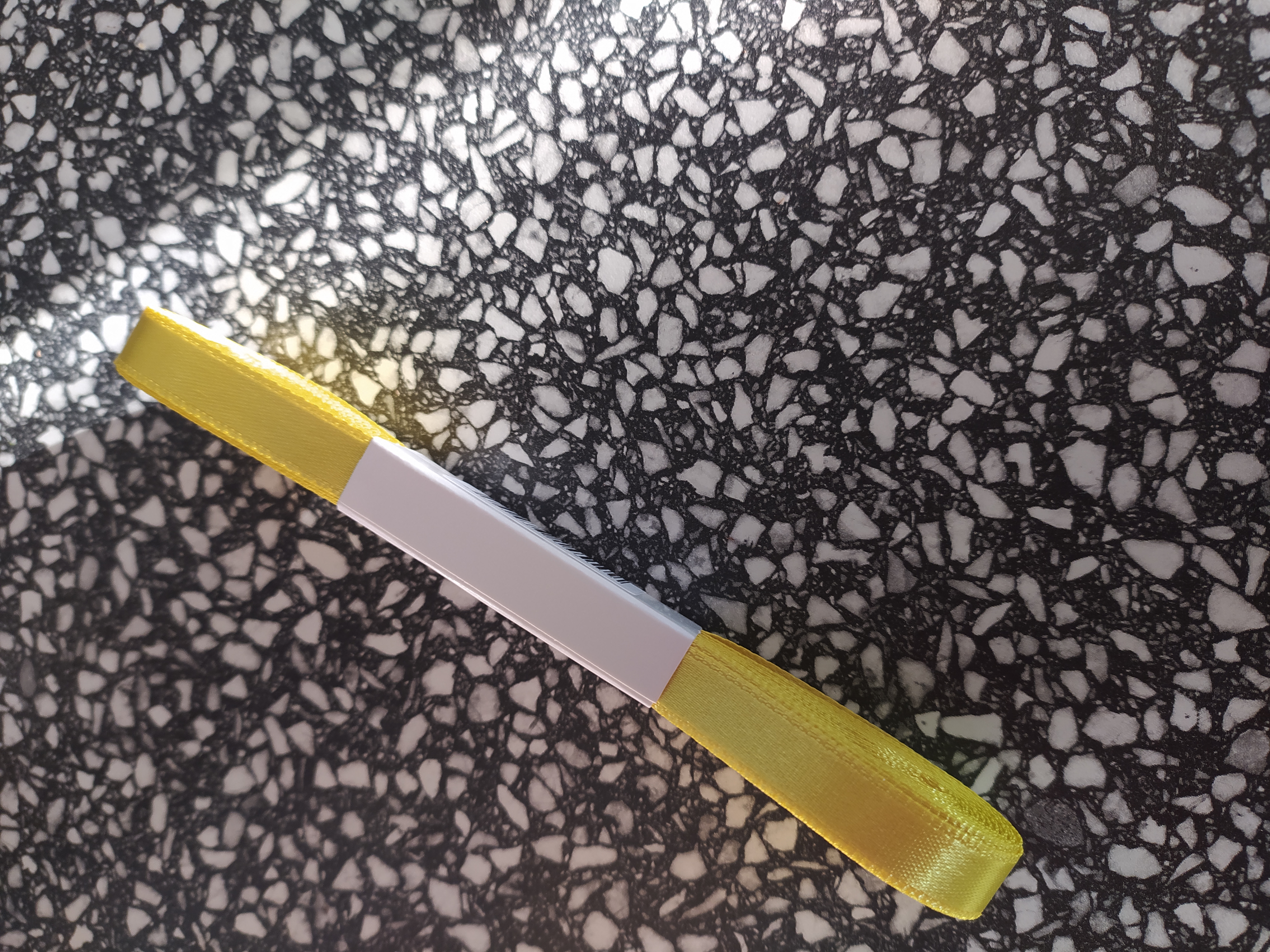 Stuha atlasová oboulící 10 mm žlutá