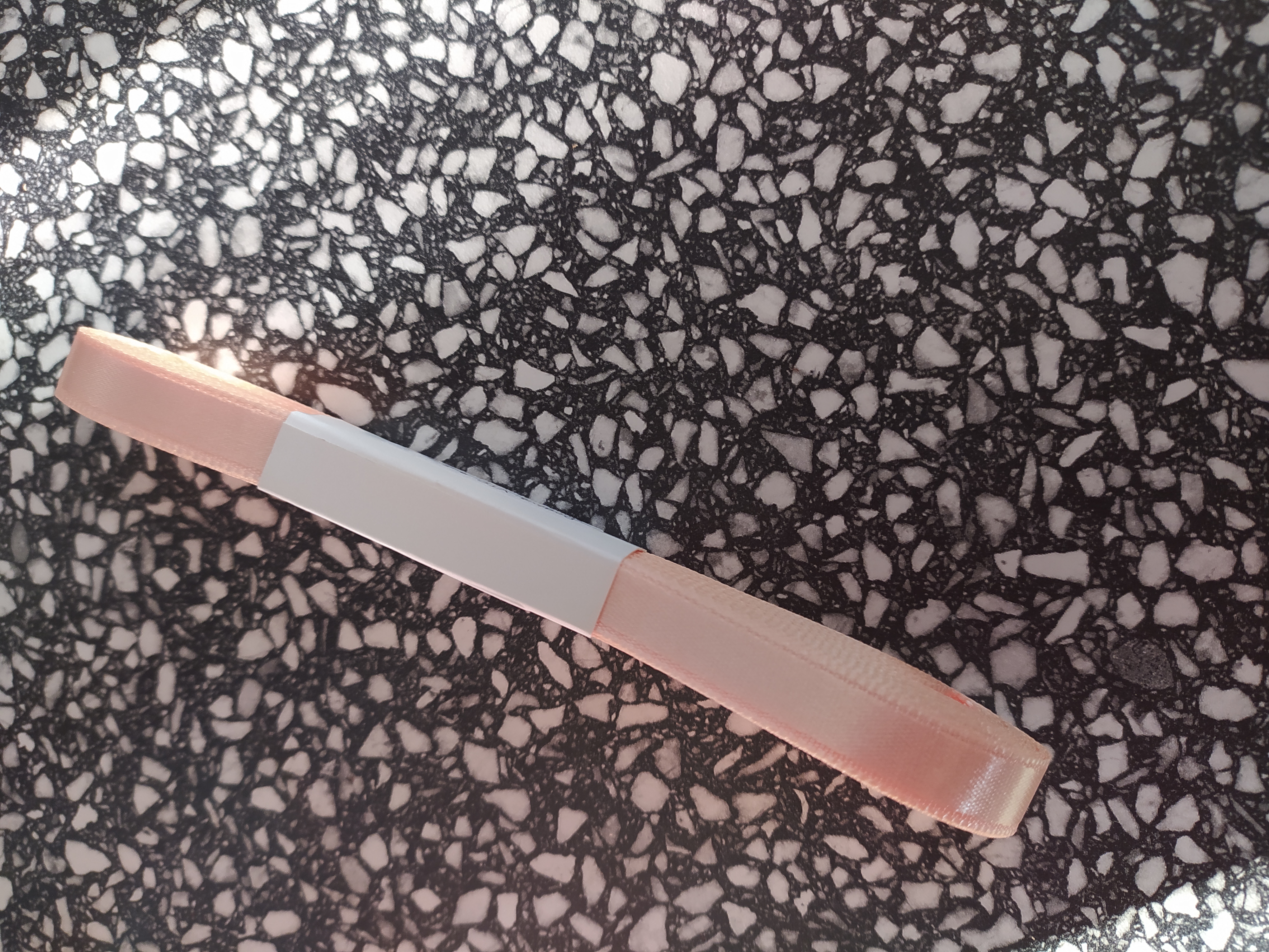 Stuha atlasová oboulící 10 mm meruňková