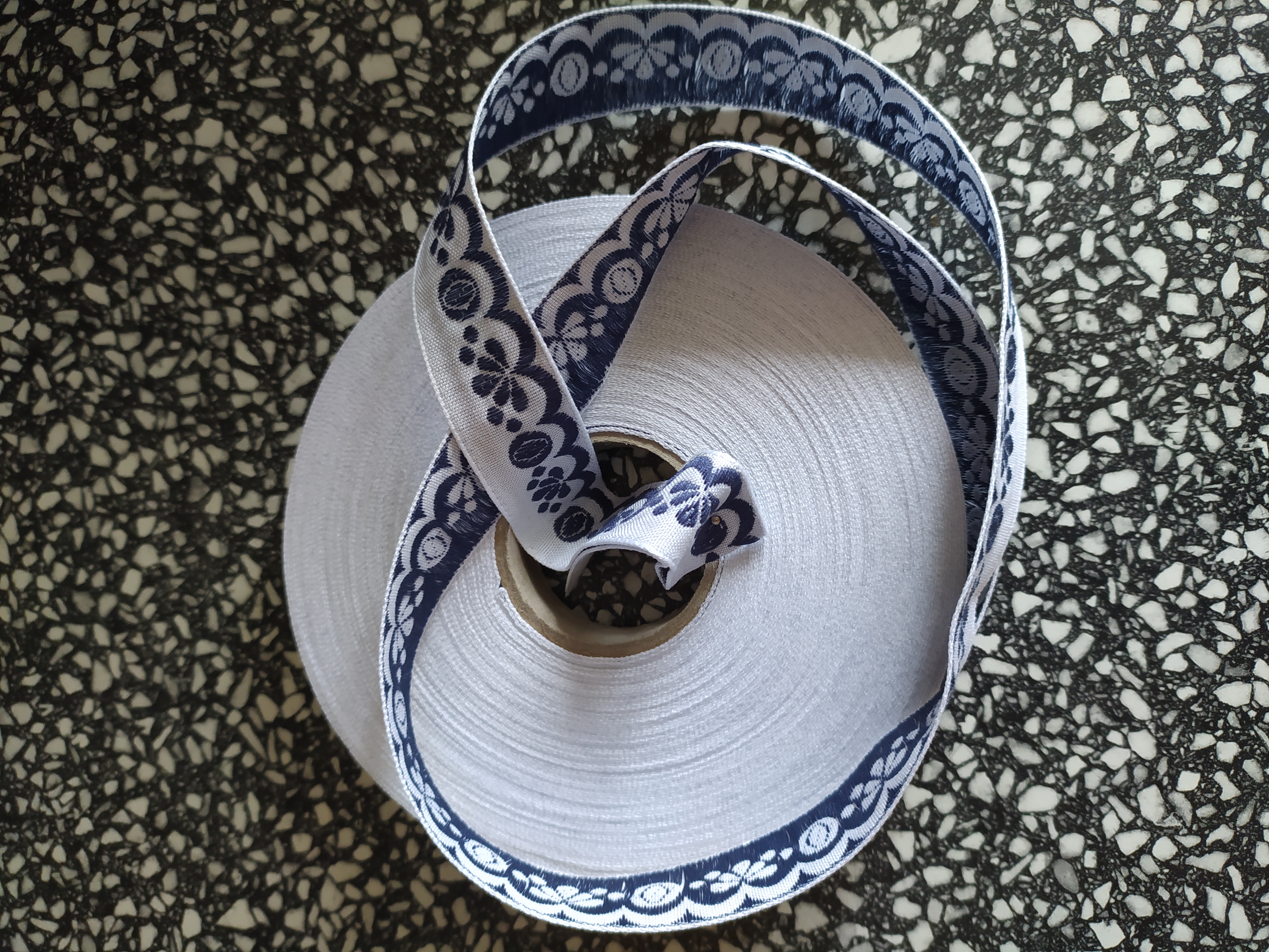 Stuha zoubková 20 mm bavlna tmavě modrá