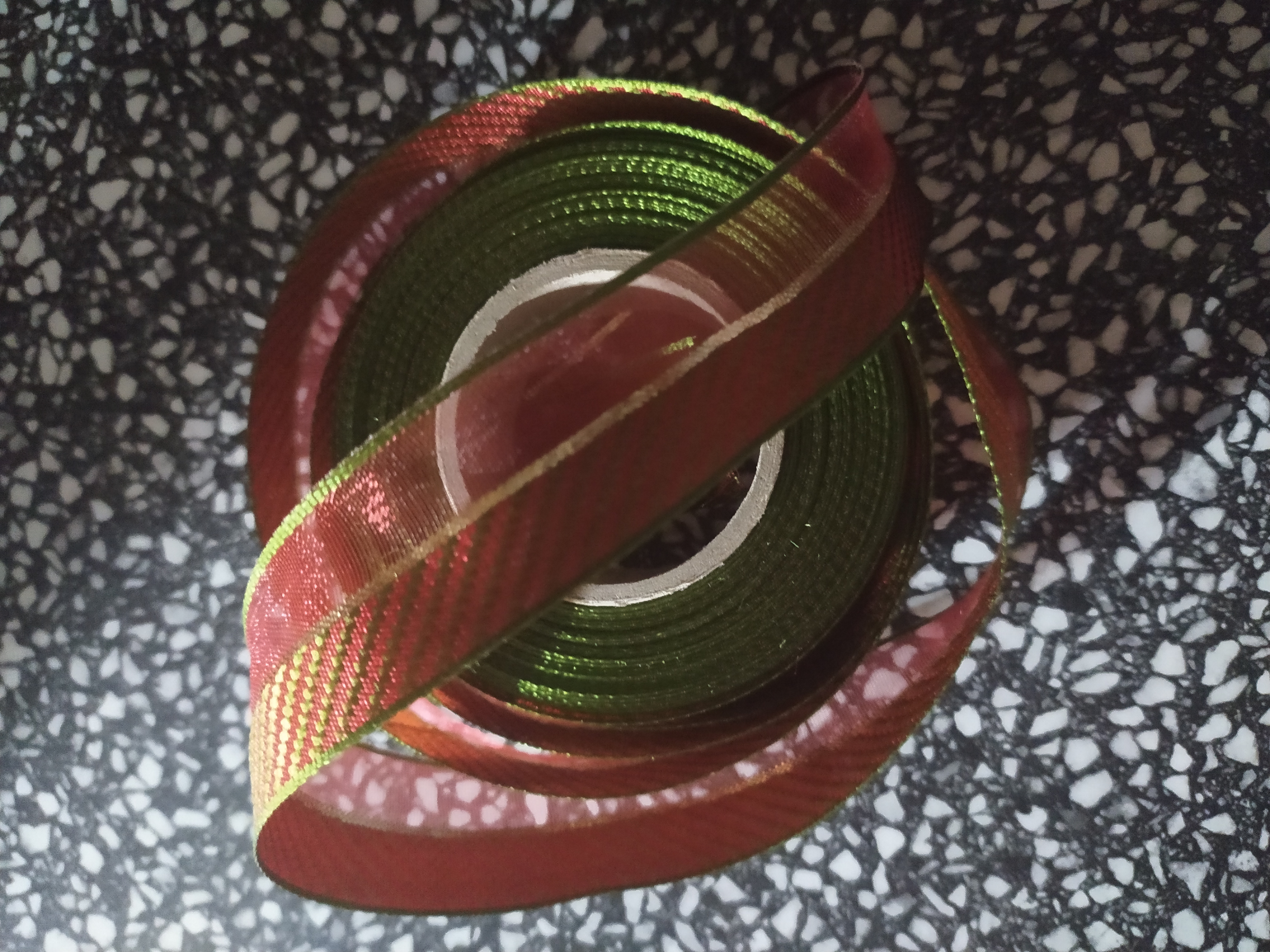 Stuha plátnová s MTP a drátem 25 mm červenozelená