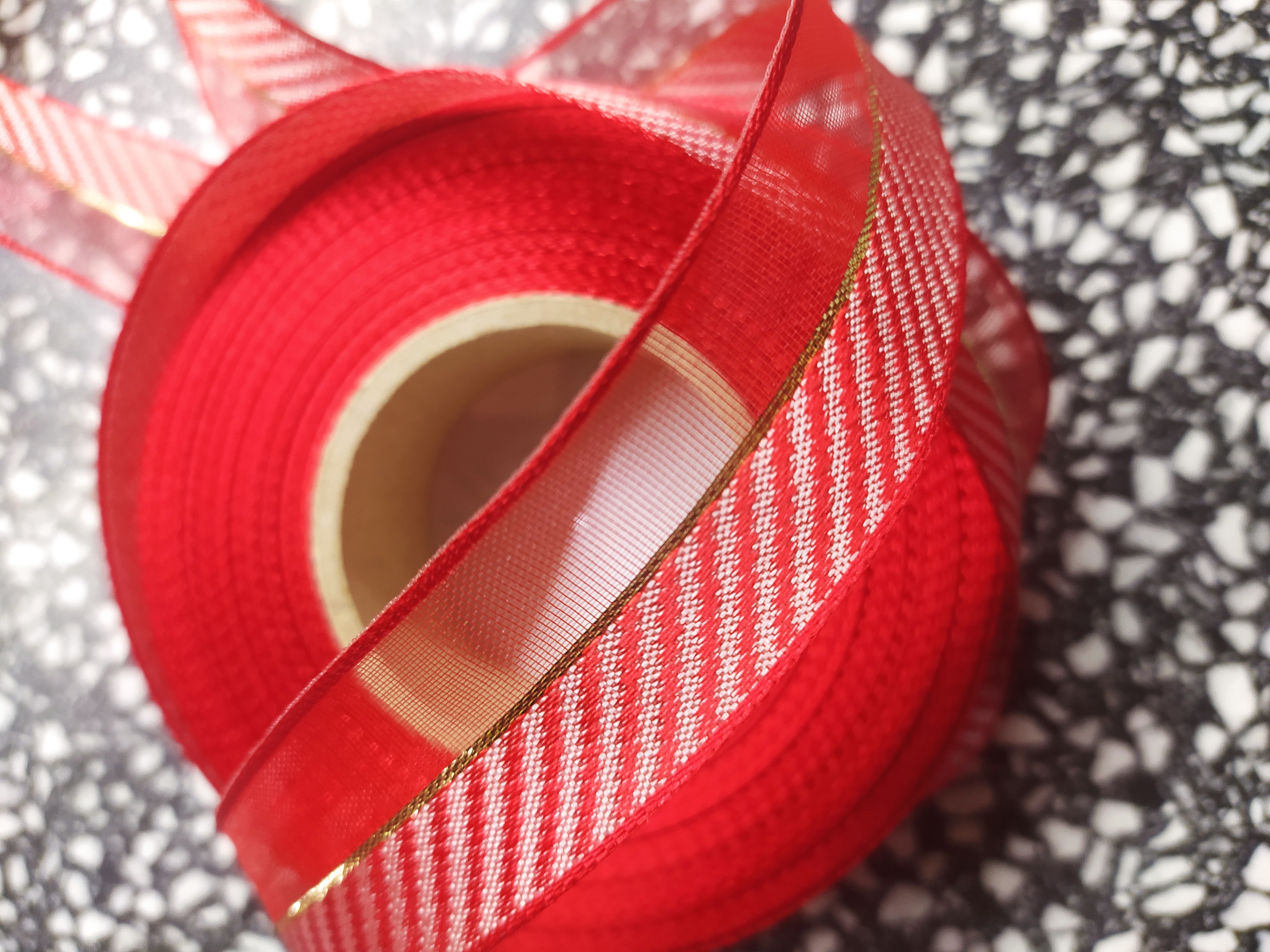 Stuha plátnová s MTP a drátem 25 mm červená