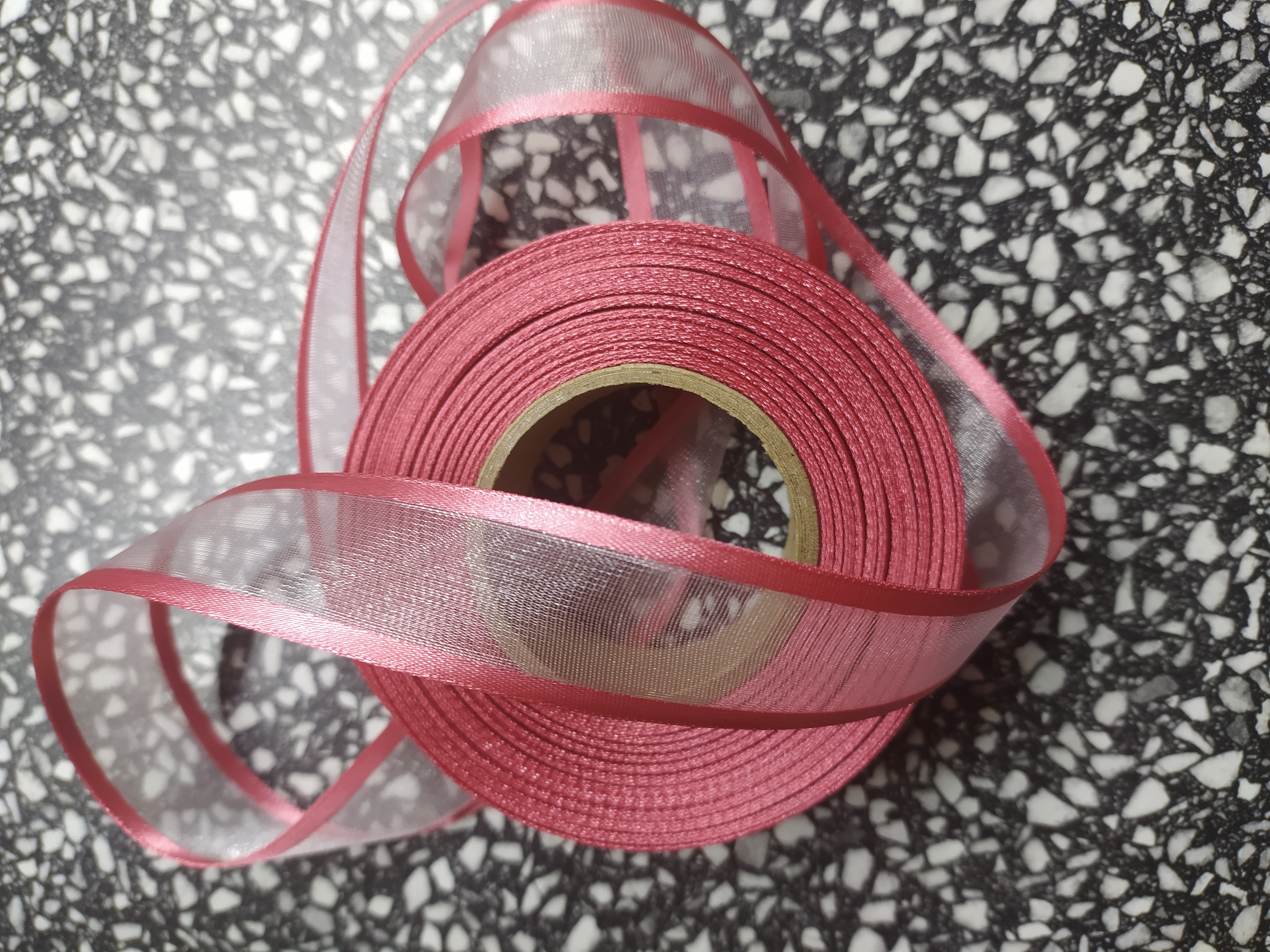 Stuha monofilová s vlascem 25 mm tmavě růžová