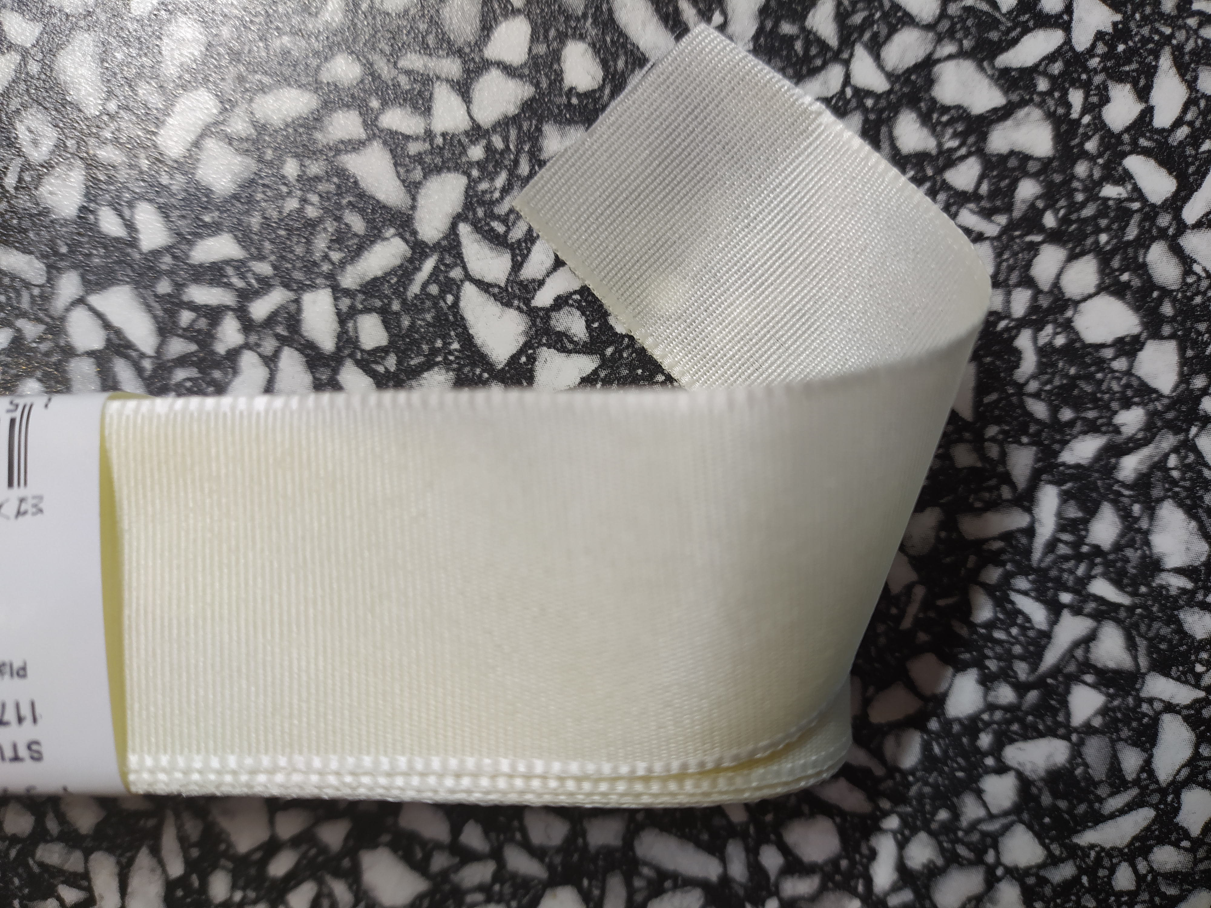 Stuha taftová 25 mm světle krémová