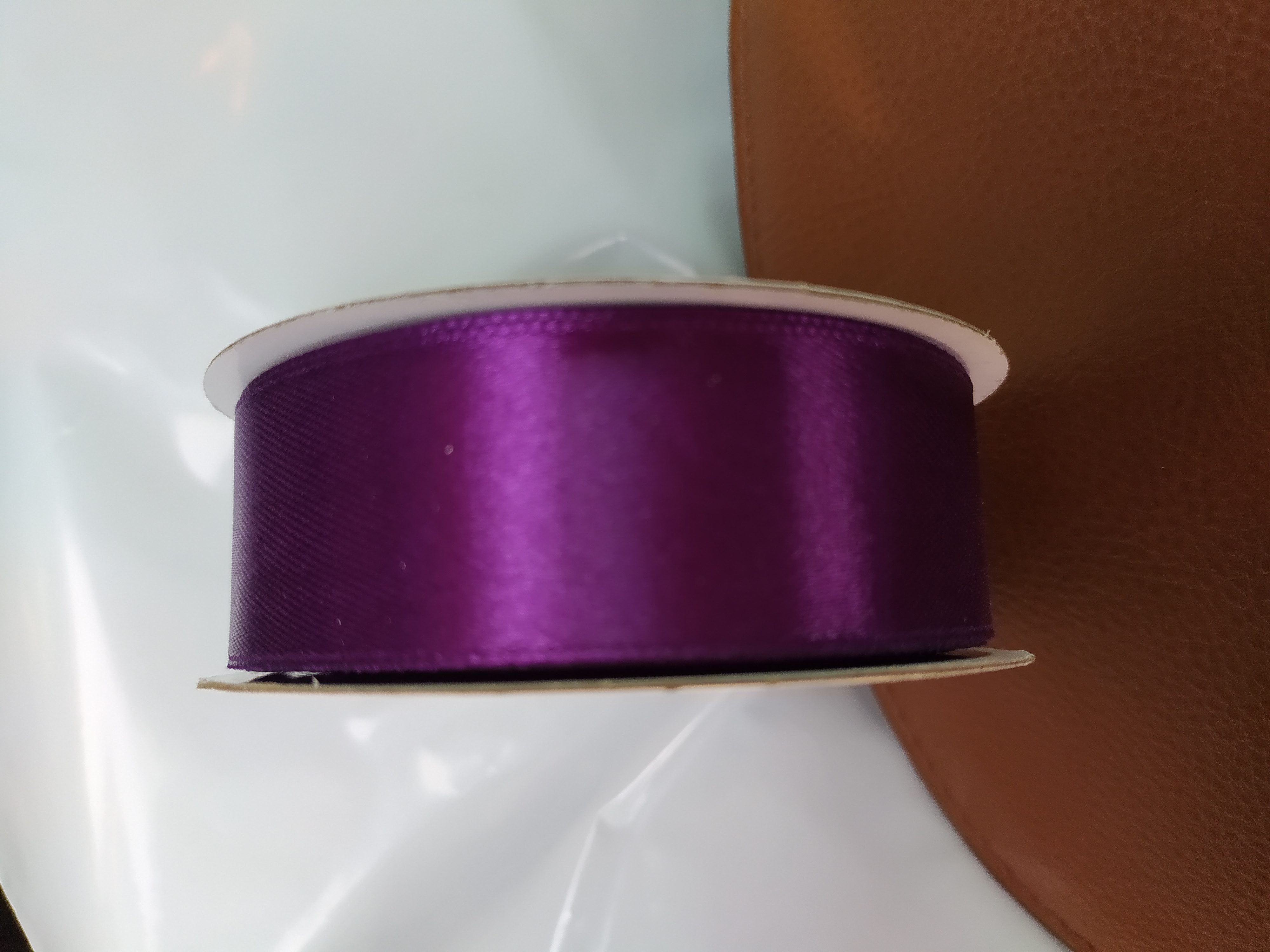 Stuha atlasová jednolící 25 mm fialová