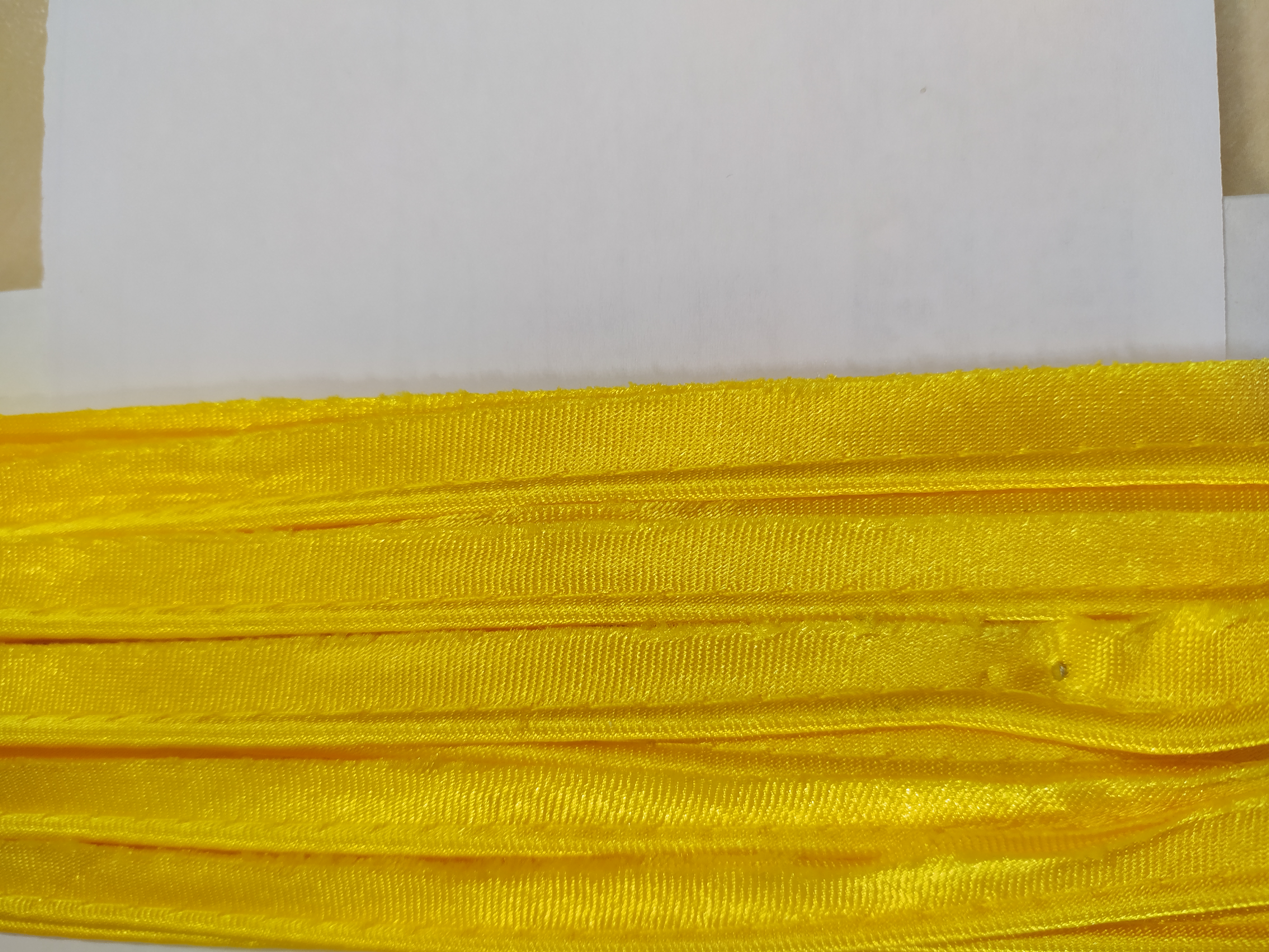 Paspulka saténová 10 mm žlutá